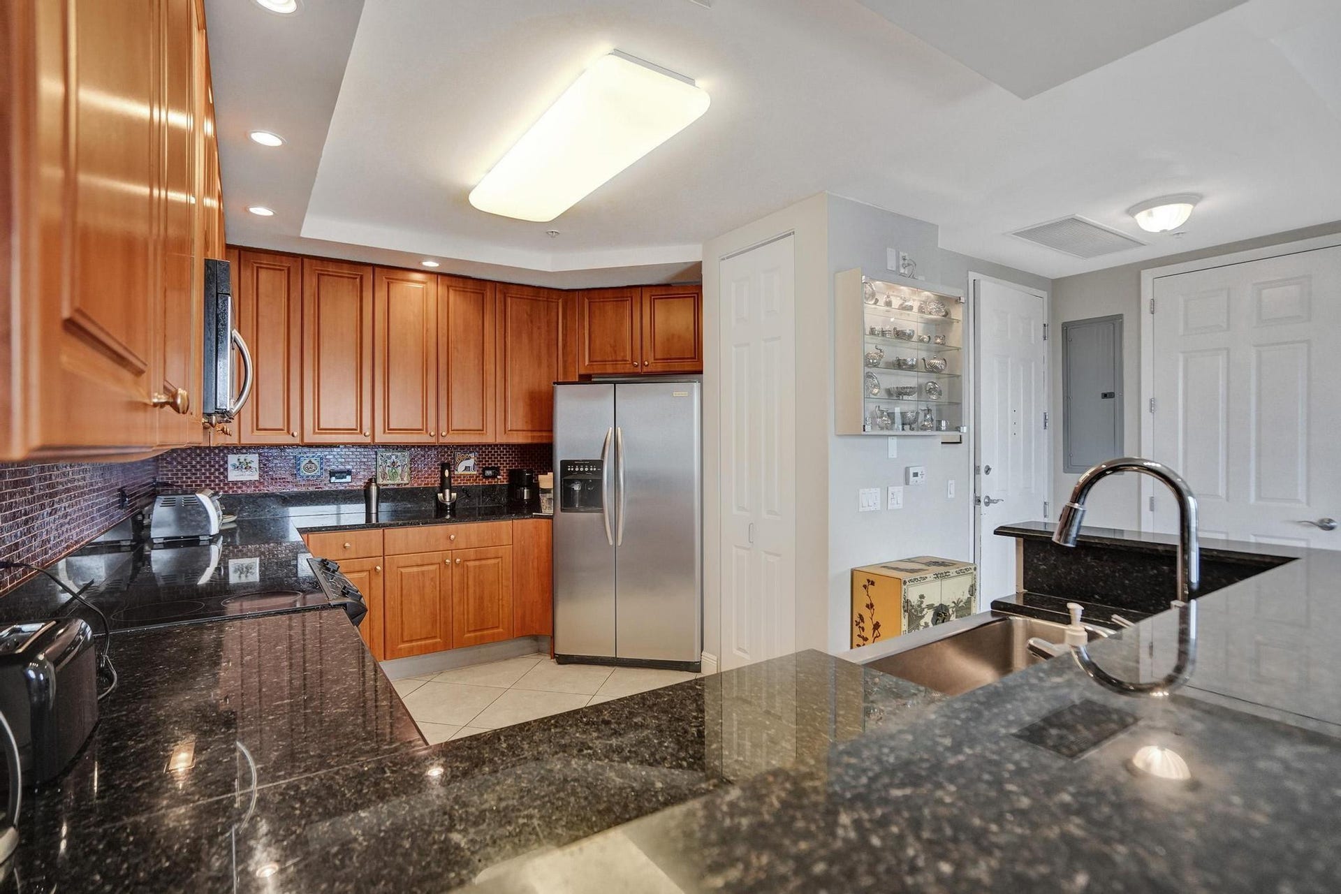 2633 NE 14th Avenue, #400, Wilton Manors, FL 33334 Photo 4