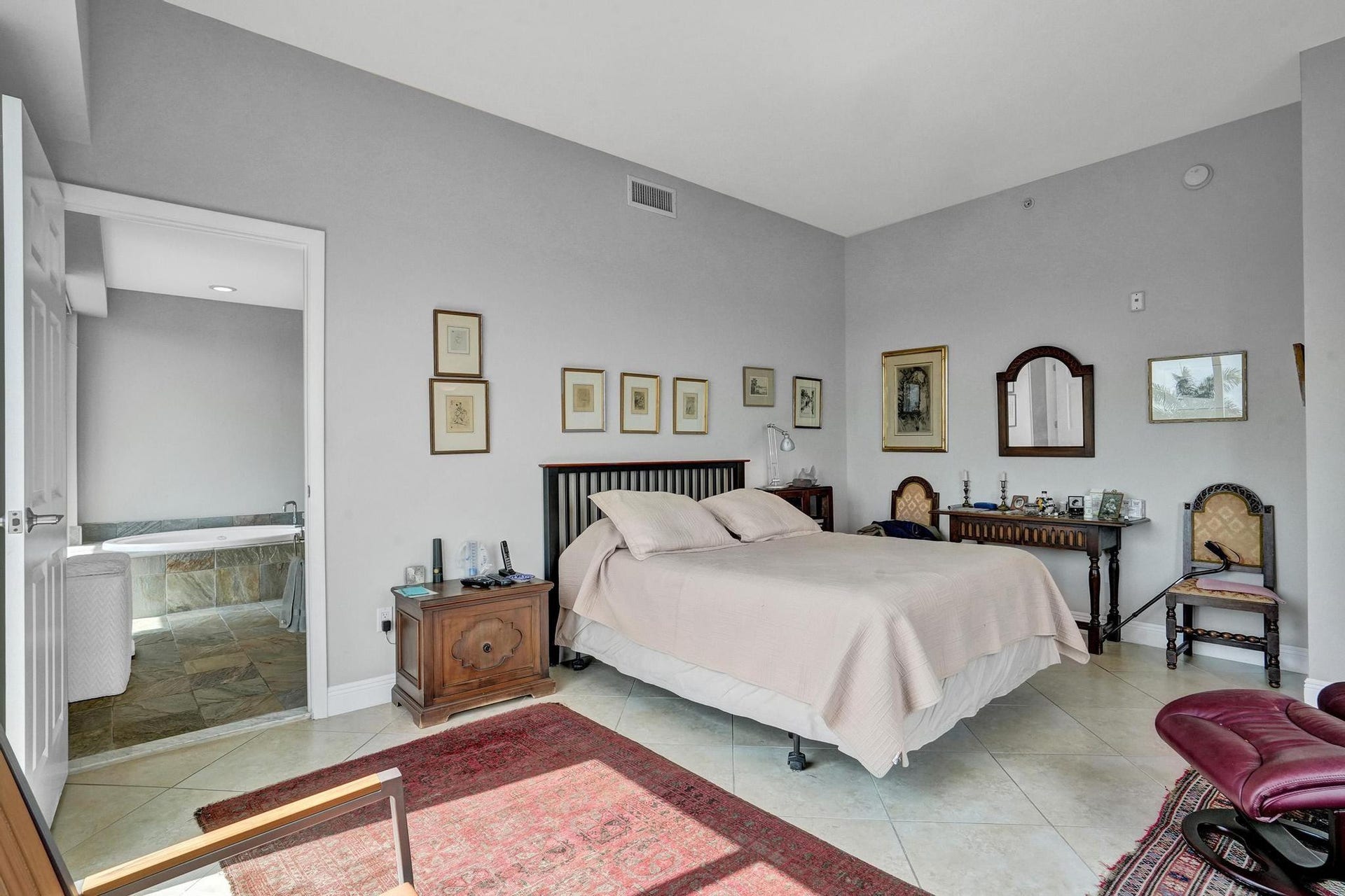 2633 NE 14th Avenue, #400, Wilton Manors, FL 33334 Primary bedroom