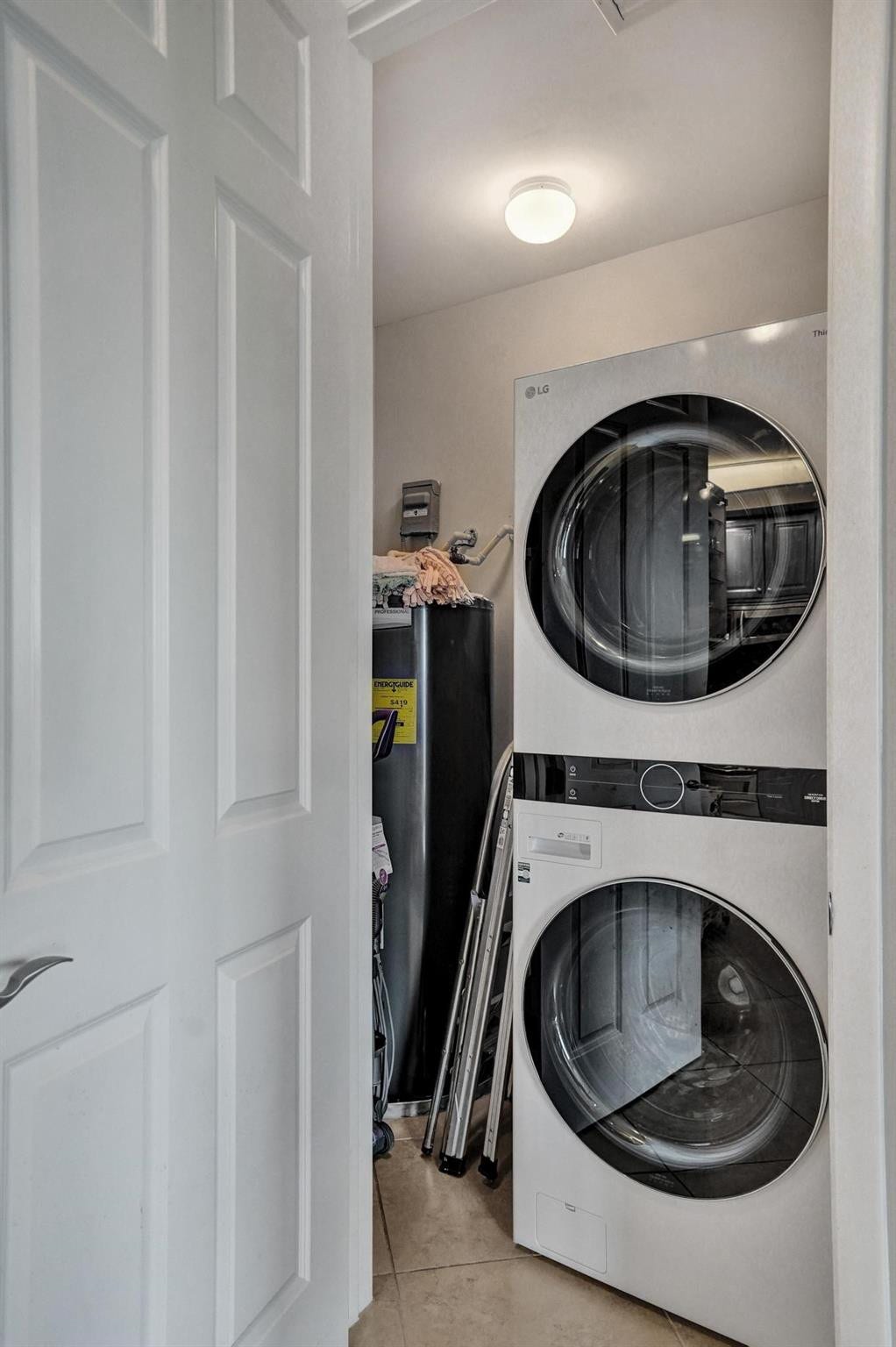 2633 NE 14th Avenue, #400, Wilton Manors, FL 33334 Laundry