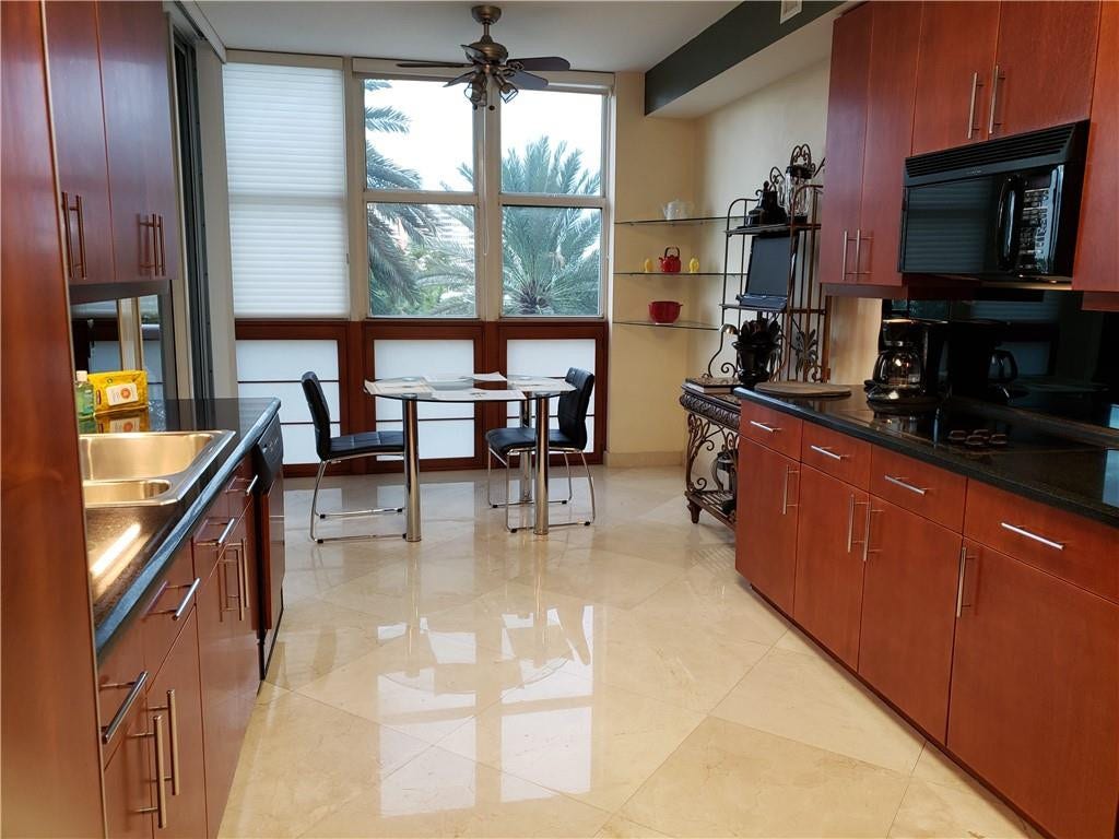 3200 N Ocean Bl, #407, Fort Lauderdale, Fort Lauderdale, FL 33308 Eat in kitchen