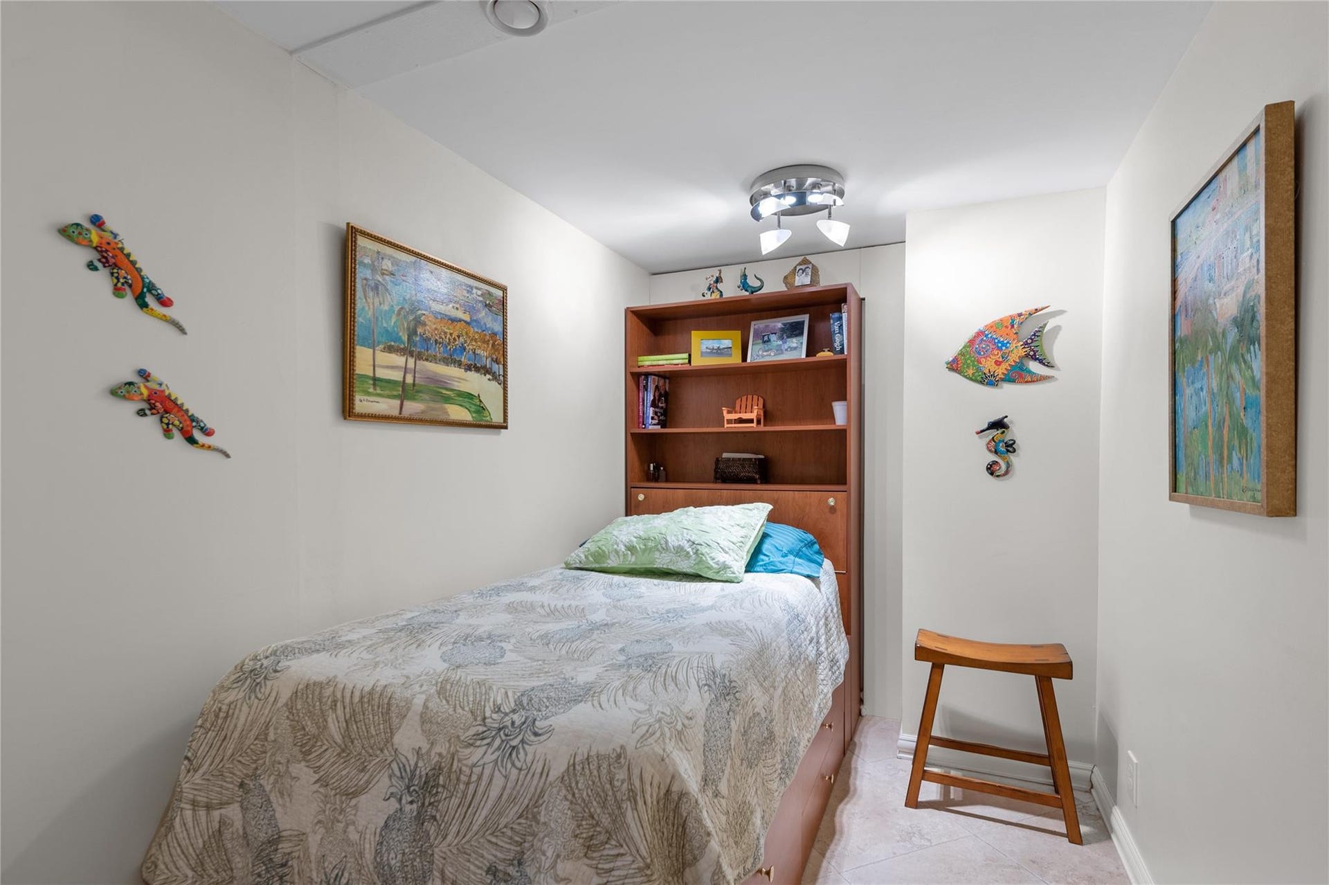 Extra den for guest