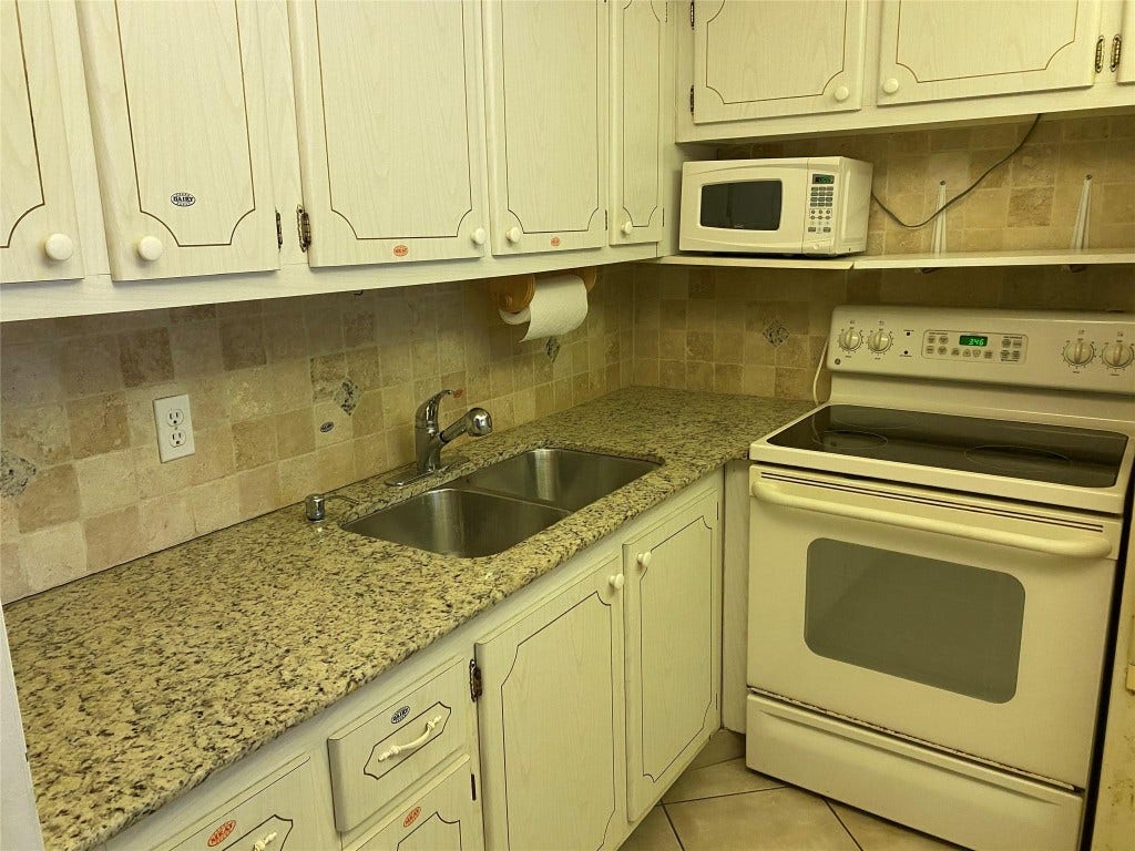 2025 Berkshire B, #2025, Deerfield Beach, FL 33442 2025 Berkshire B, #2025, Deerfield Beach, FL 33442