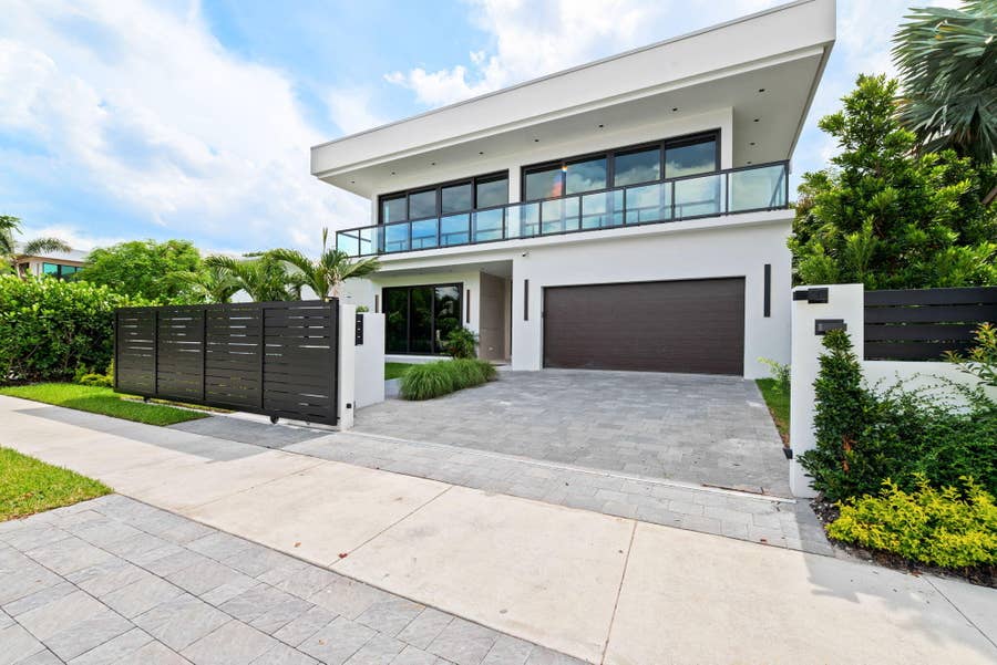 Property photo for 425 NE 10th Avenue, Fort Lauderdale, FL