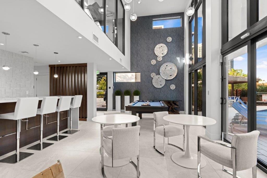 Clubhouse- wet bar & catering kitchen