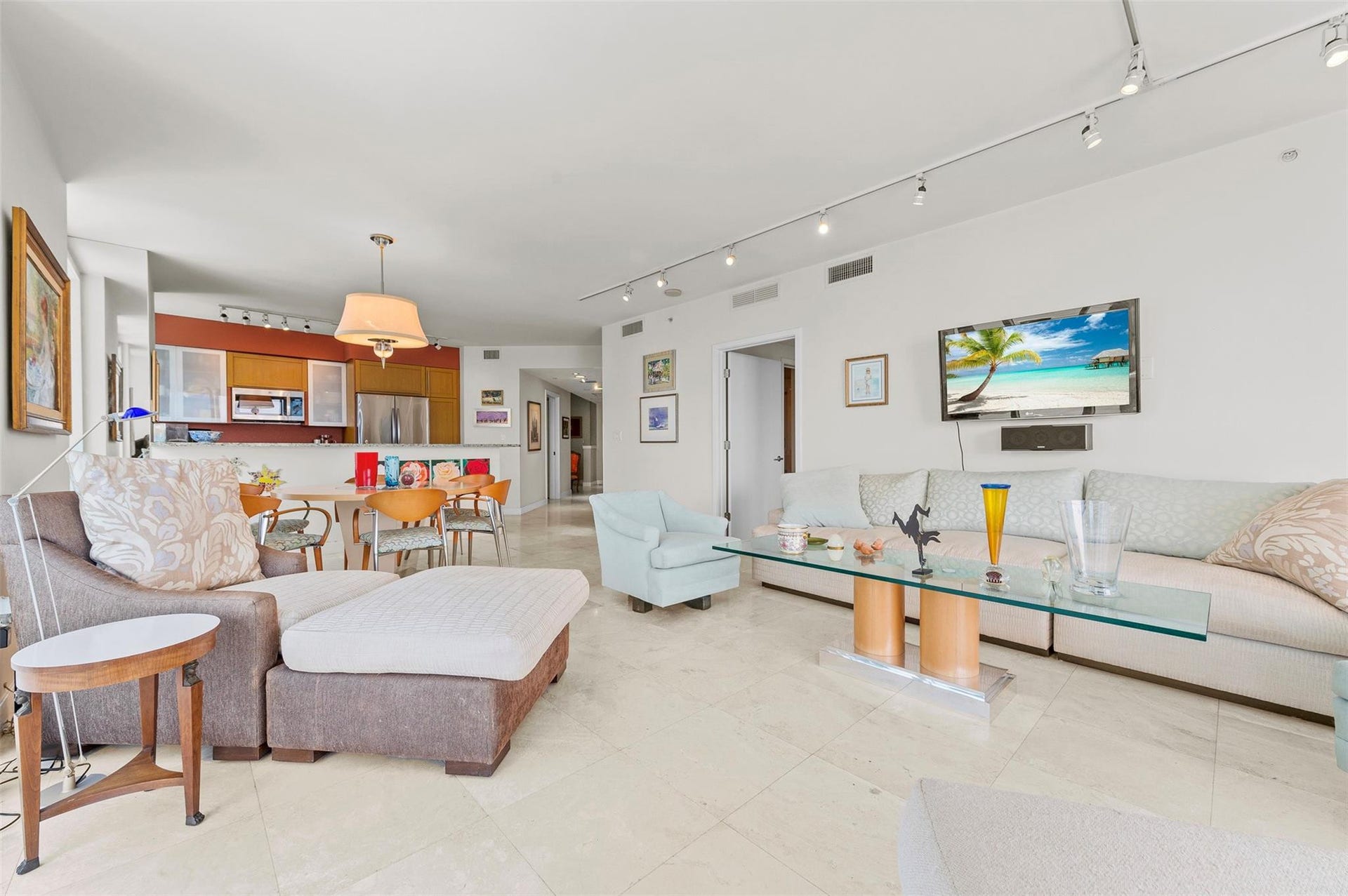 2821 N Ocean Boulevard, #701S, Fort Lauderdale, FL 33308 Looking back from the living room, primary suite on the right, guest suite to the left in the foyer