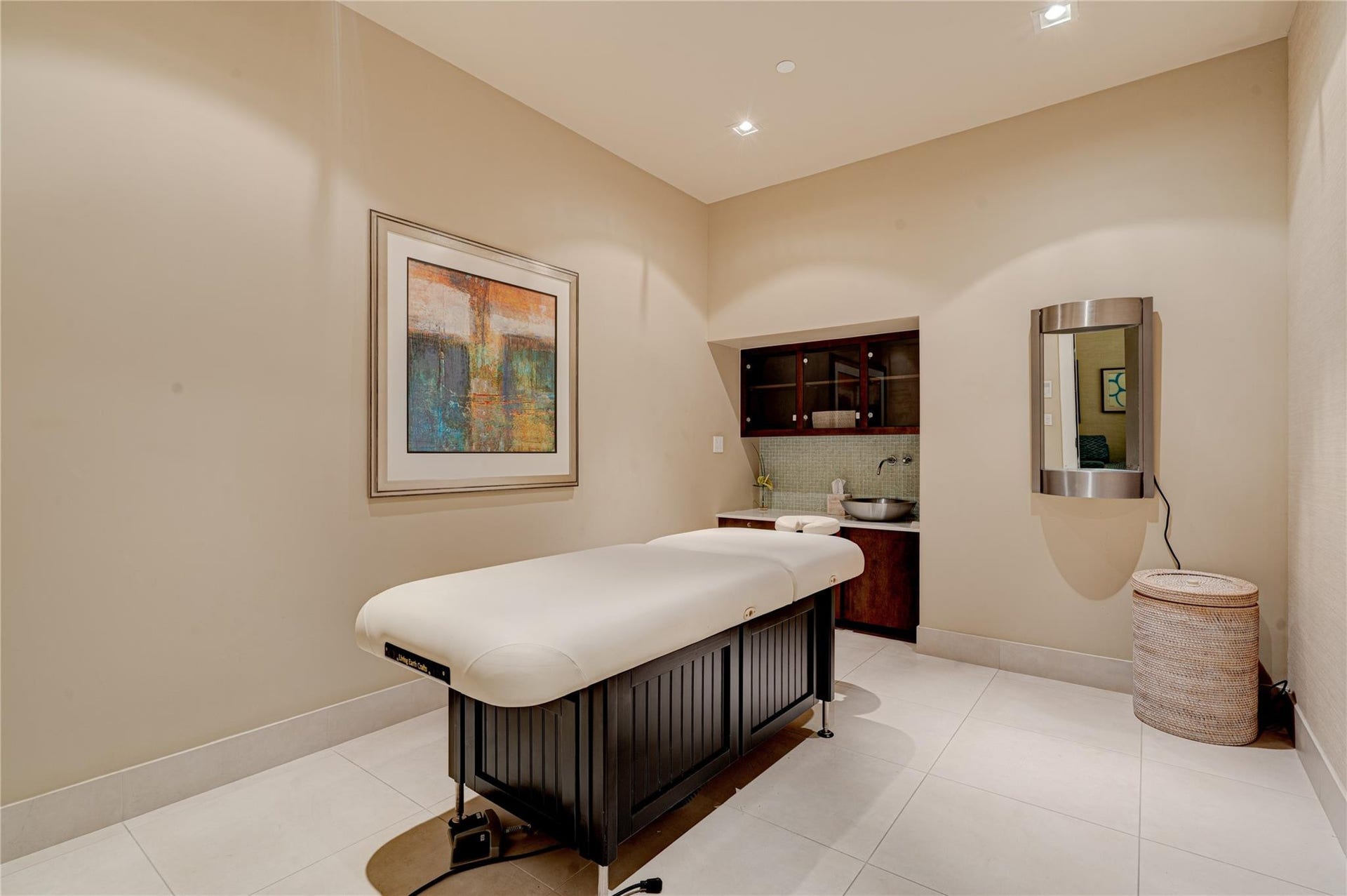 2821 N Ocean Boulevard, #701S, Fort Lauderdale, FL 33308 treatment room