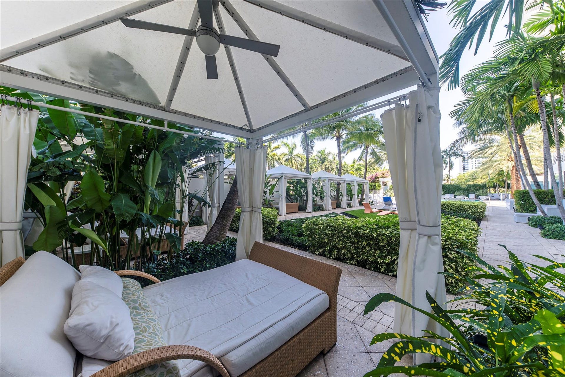 2821 N Ocean Boulevard, #701S, Fort Lauderdale, FL 33308 Relax in the cabanas