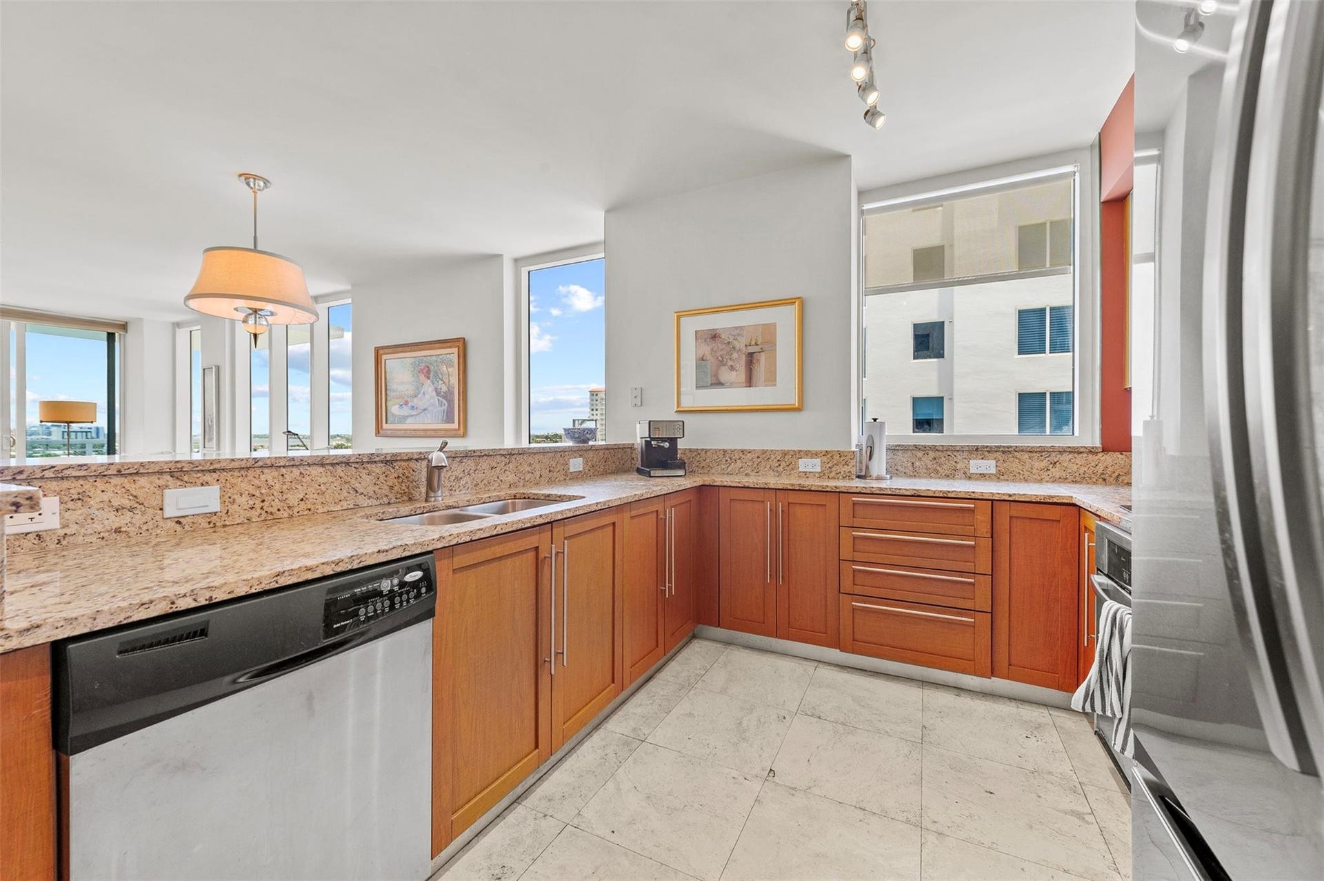 2821 N Ocean Boulevard, #701S, Fort Lauderdale, FL 33308 great counter and cabinet space