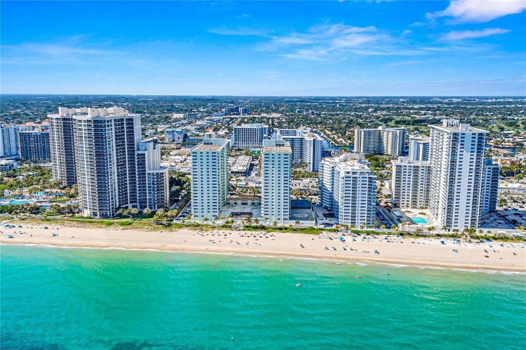 Southpoint is located on the popular Galt Ocean Mile, which runs parallel to A1A. We are a barrier island; We have the ocean in front of us and the intracoastal behind us.