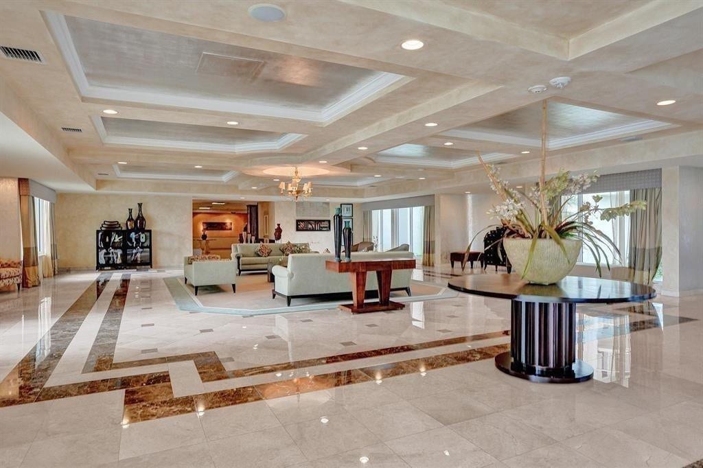 Southpoint has one of the prettiest lobbies on the beach.