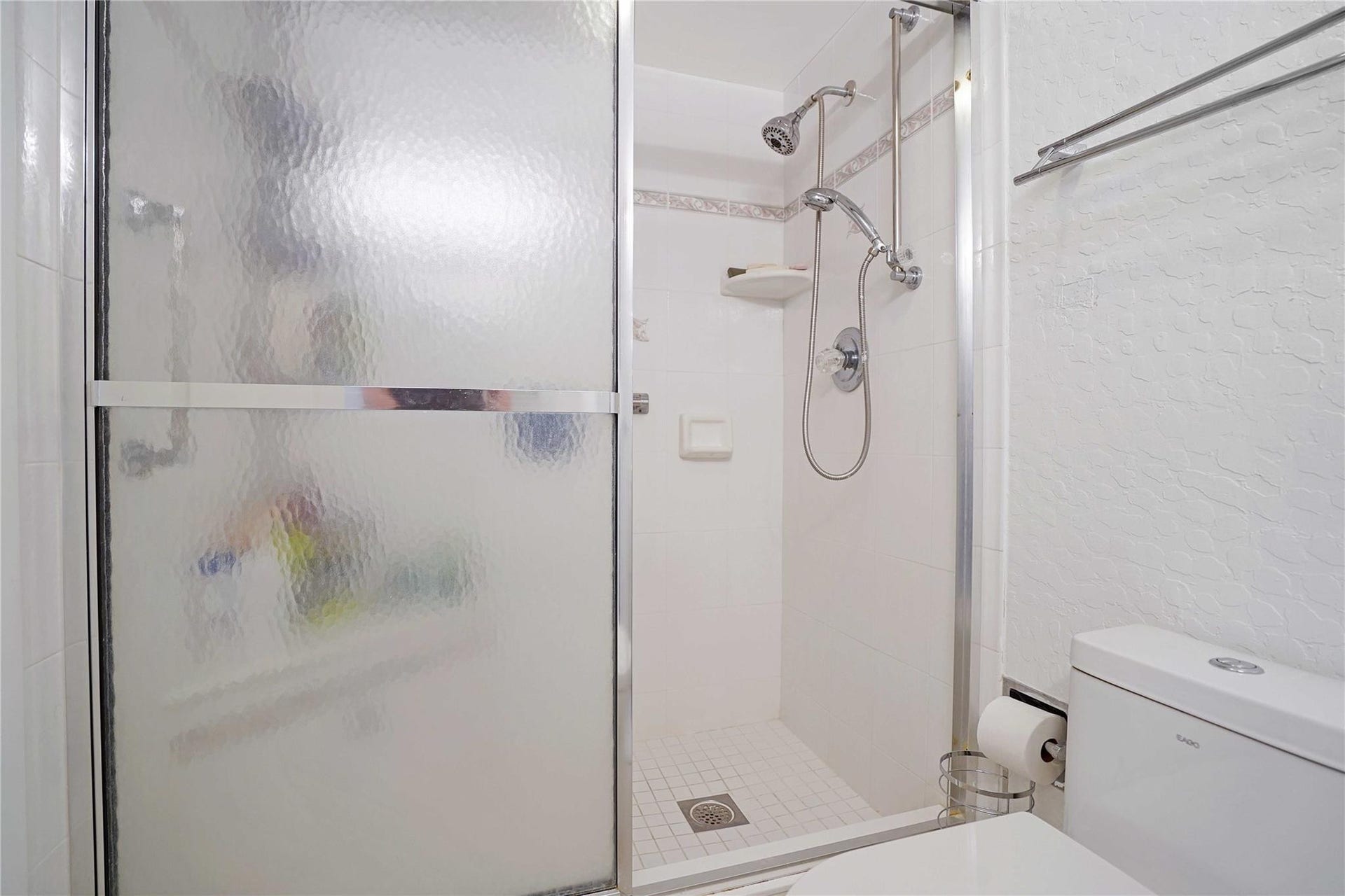 Guest bathroom.