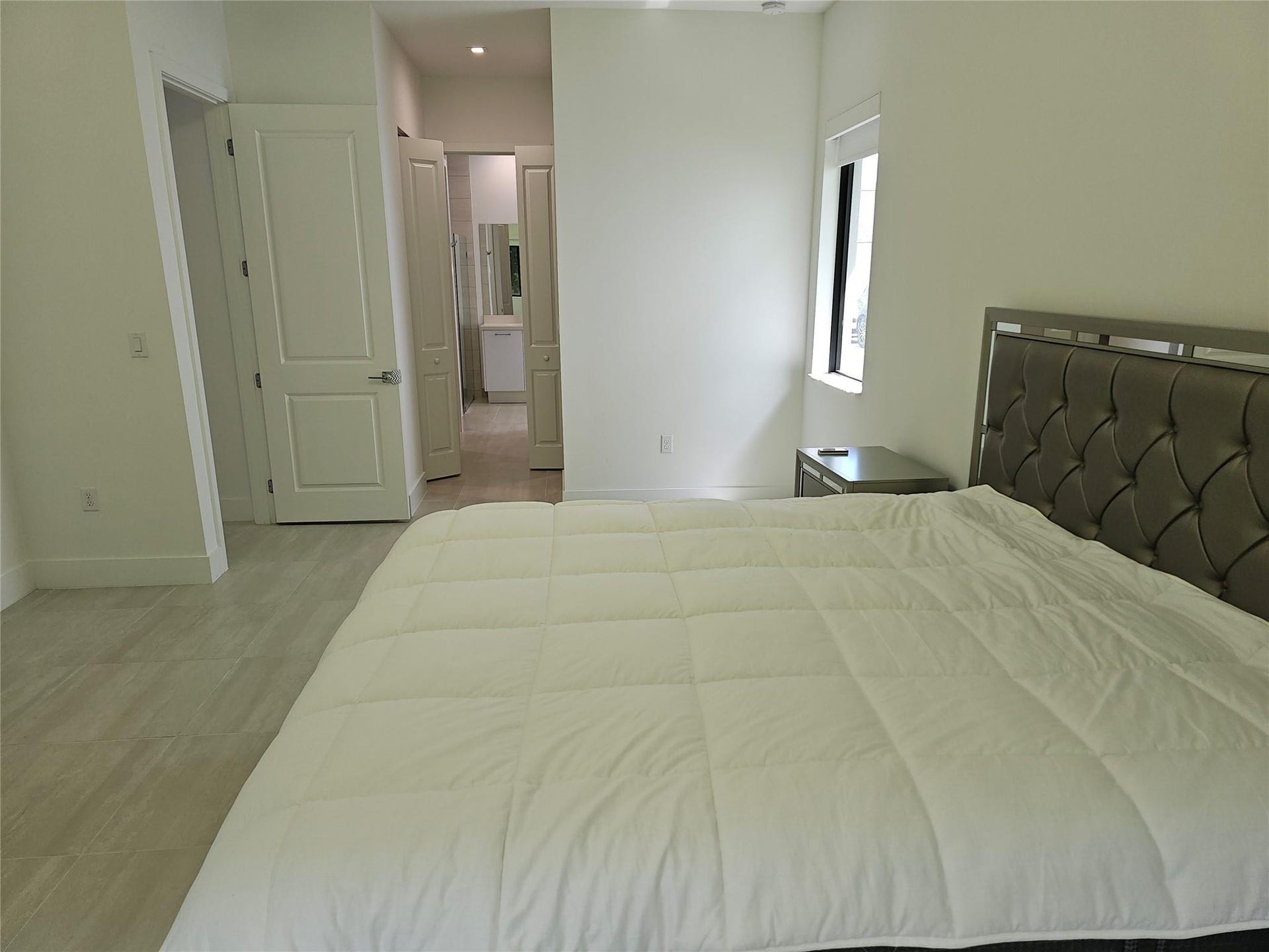 10396 SW 57th Court, Cooper City, Cooper City, FL 33328 Primary Suite view toawrds bath