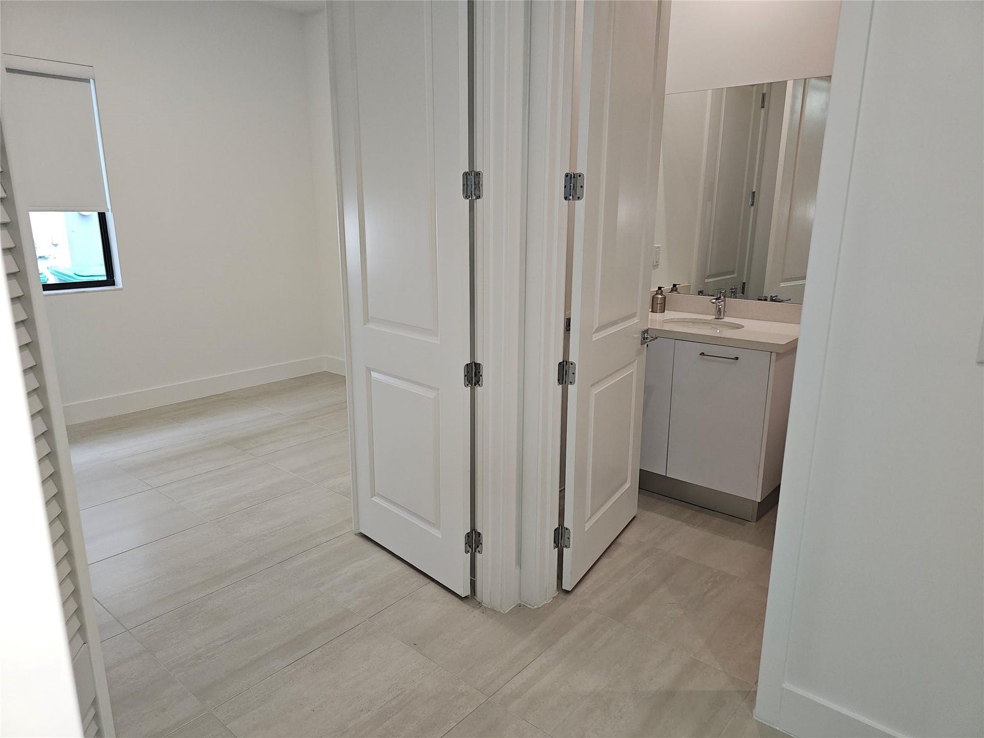 10396 SW 57th Court, Cooper City, Cooper City, FL 33328 Entrance to bed 3 and Bath 3