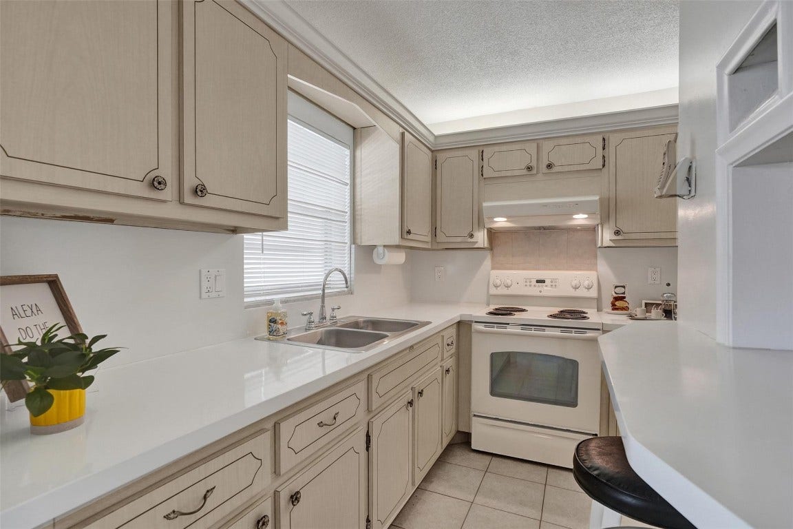 1300 N 12th Court, #4b, Hollywood, FL 33019 1300 N 12th Court, #4b, Hollywood, FL 33019