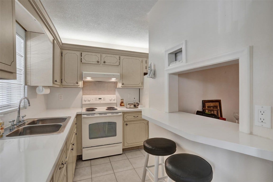 1300 N 12th Court, #4b, Hollywood, FL 33019 1300 N 12th Court, #4b, Hollywood, FL 33019