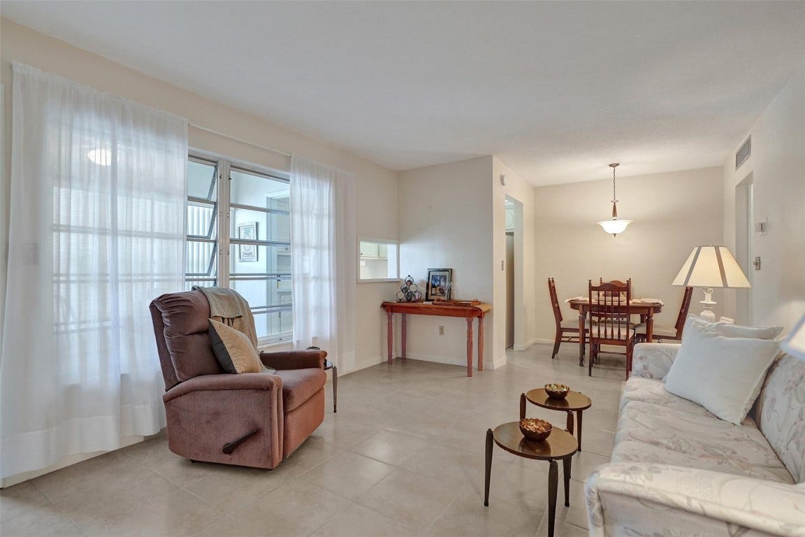 1300 N 12th Court, #4b, Hollywood, FL 33019 1300 N 12th Court, #4b, Hollywood, FL 33019