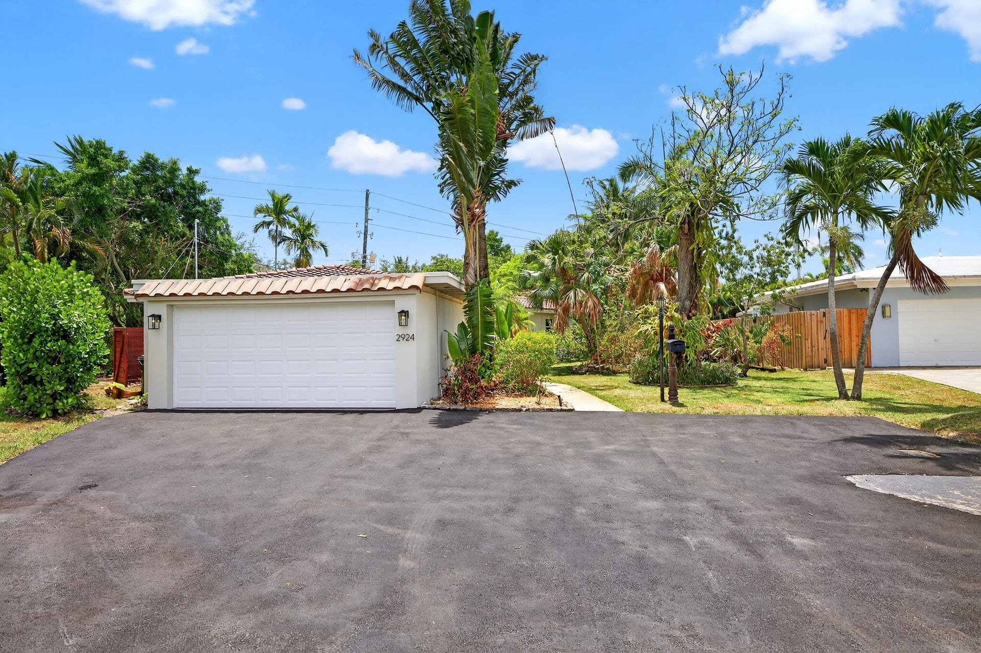 Oversized Driveway offering plenty of space for parking.