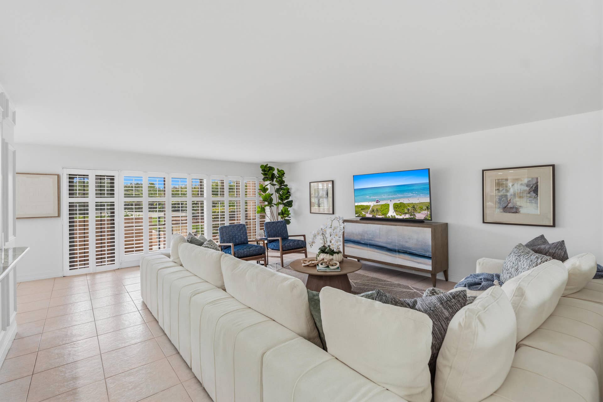 Large East Facing Living Room