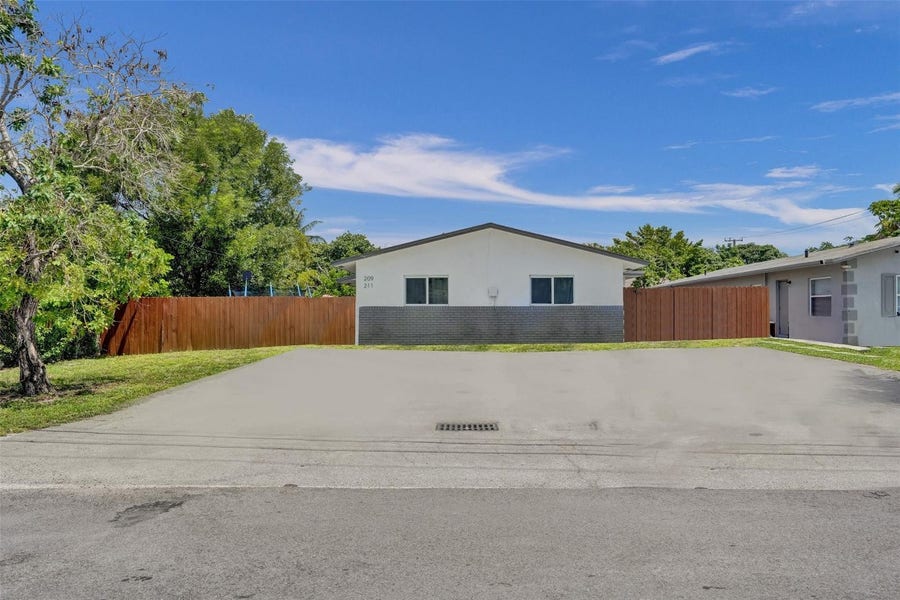 Property photo for 209 NE 9th Street, Pompano Beach, FL