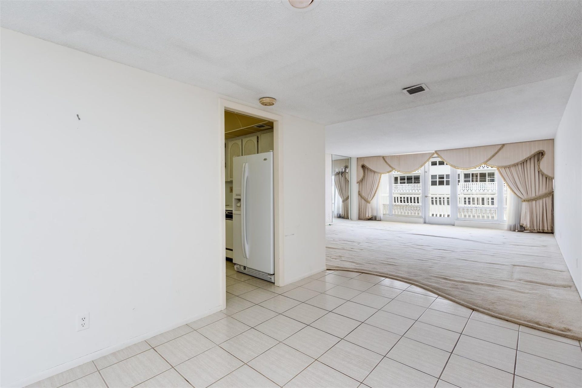 Living room/dining room