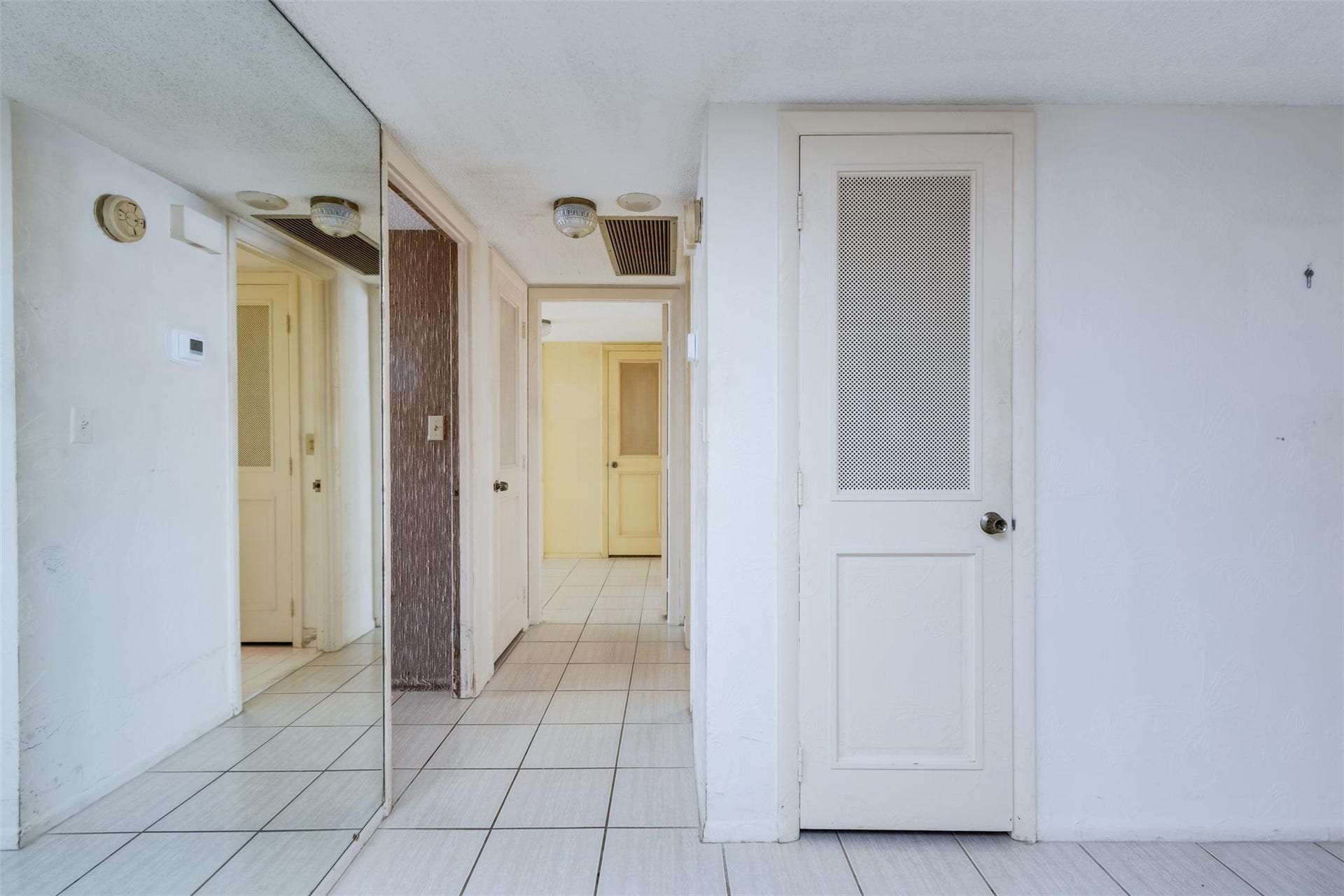 Hallway to bedrooms