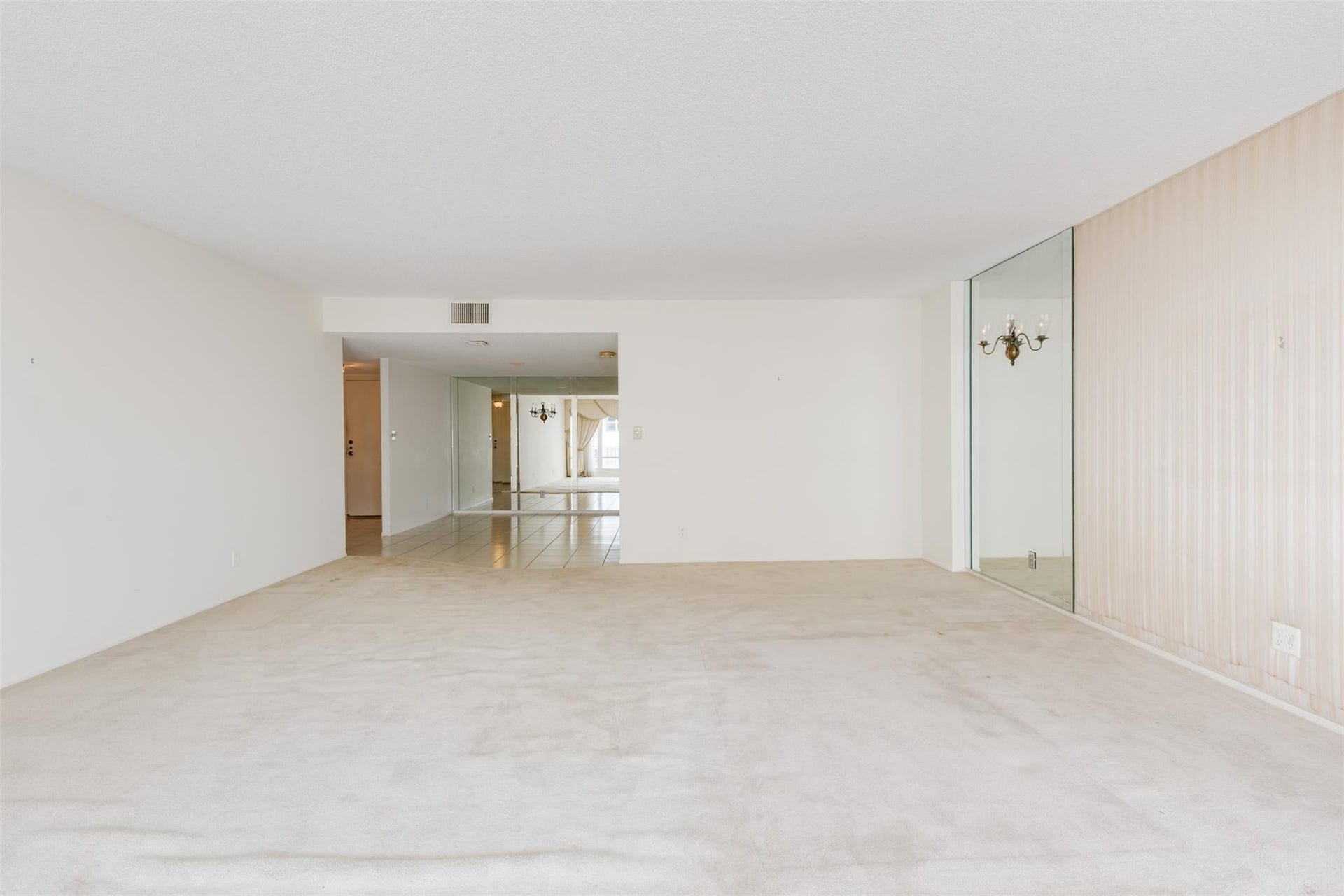 Living/dining area