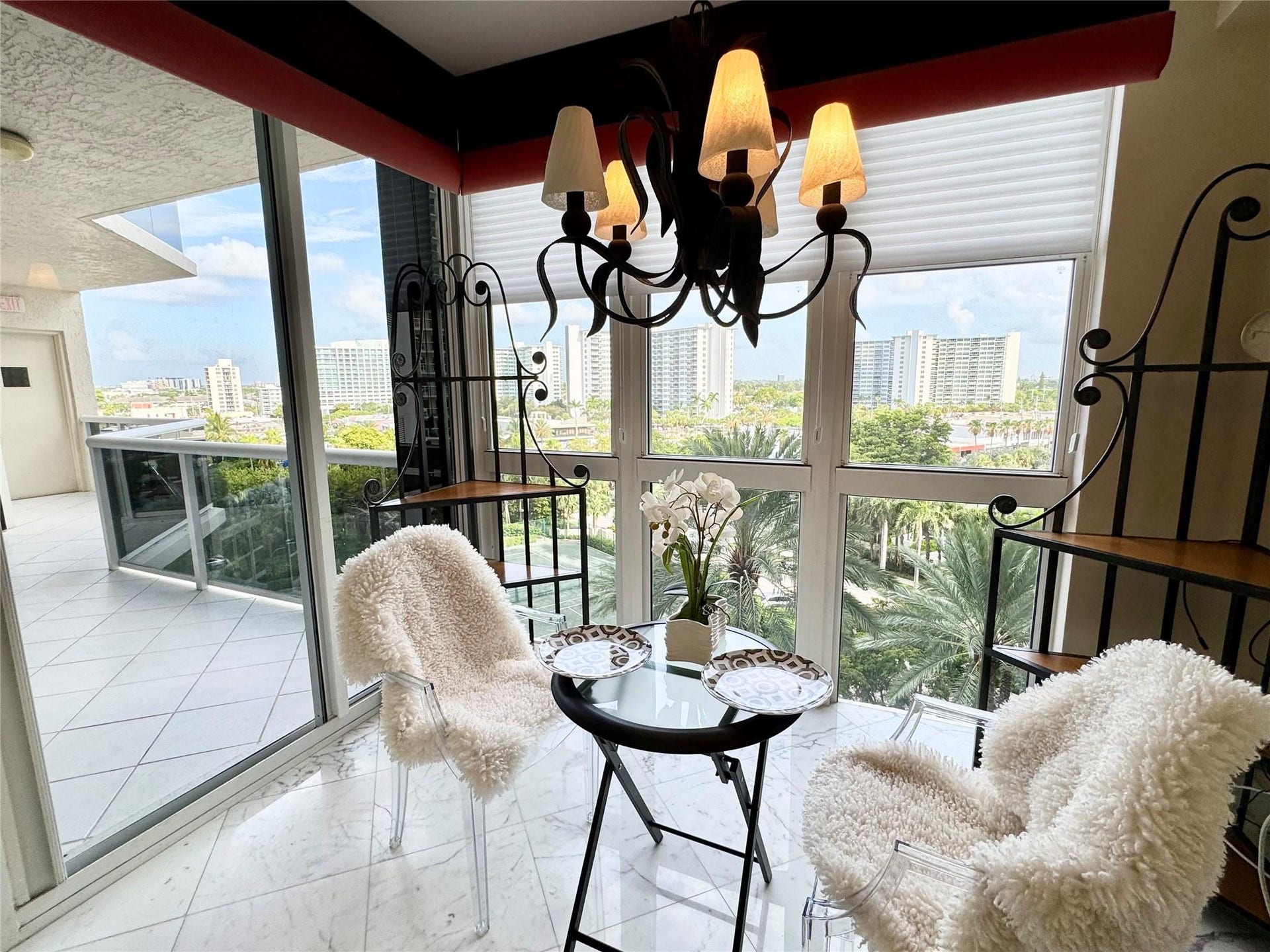 3200 N Ocean Boulevard, #707, Fort Lauderdale, FL 33308 EAT-IN kitchen
