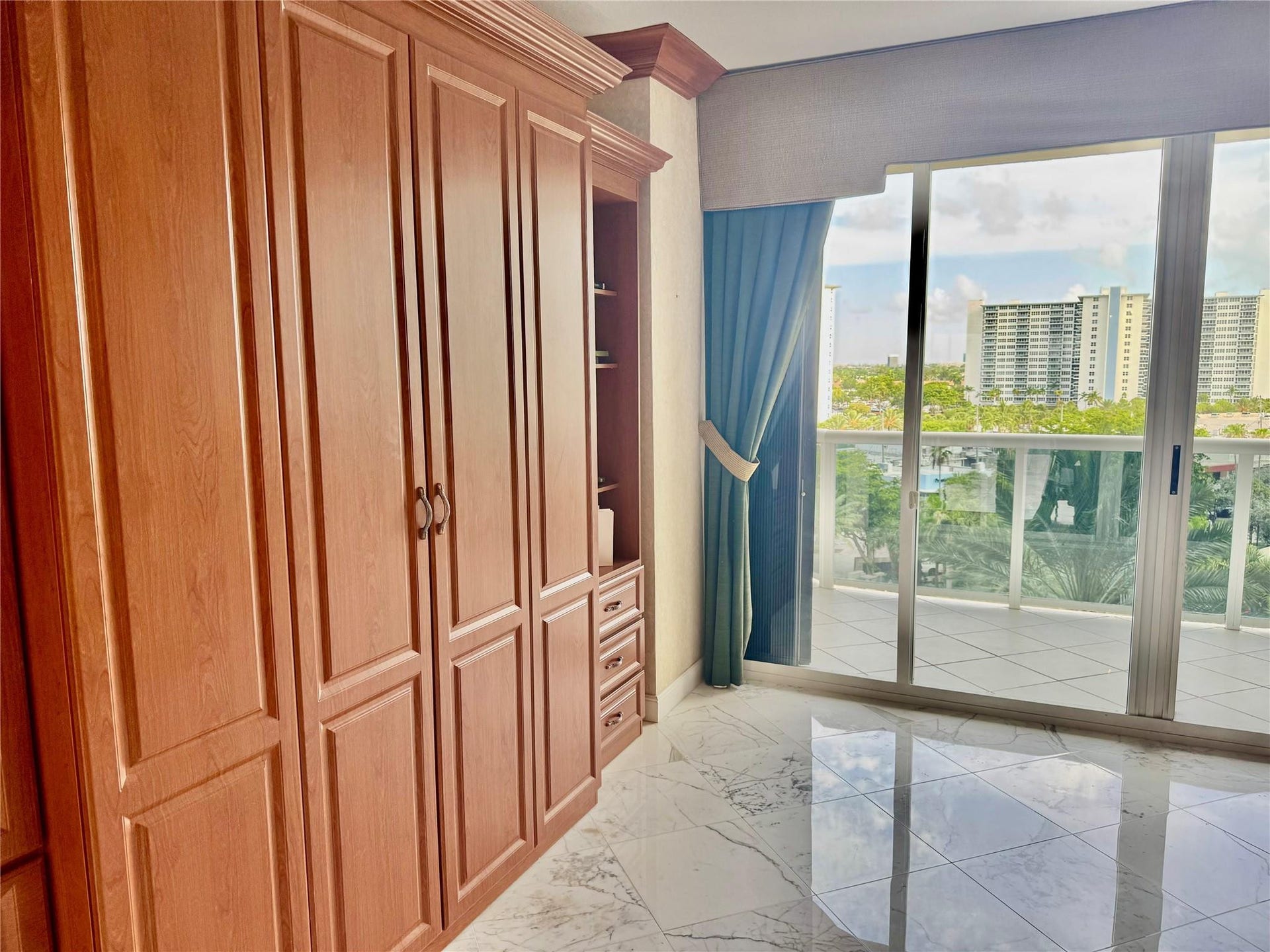 3200 N Ocean Boulevard, #707, Fort Lauderdale, FL 33308 wall bed