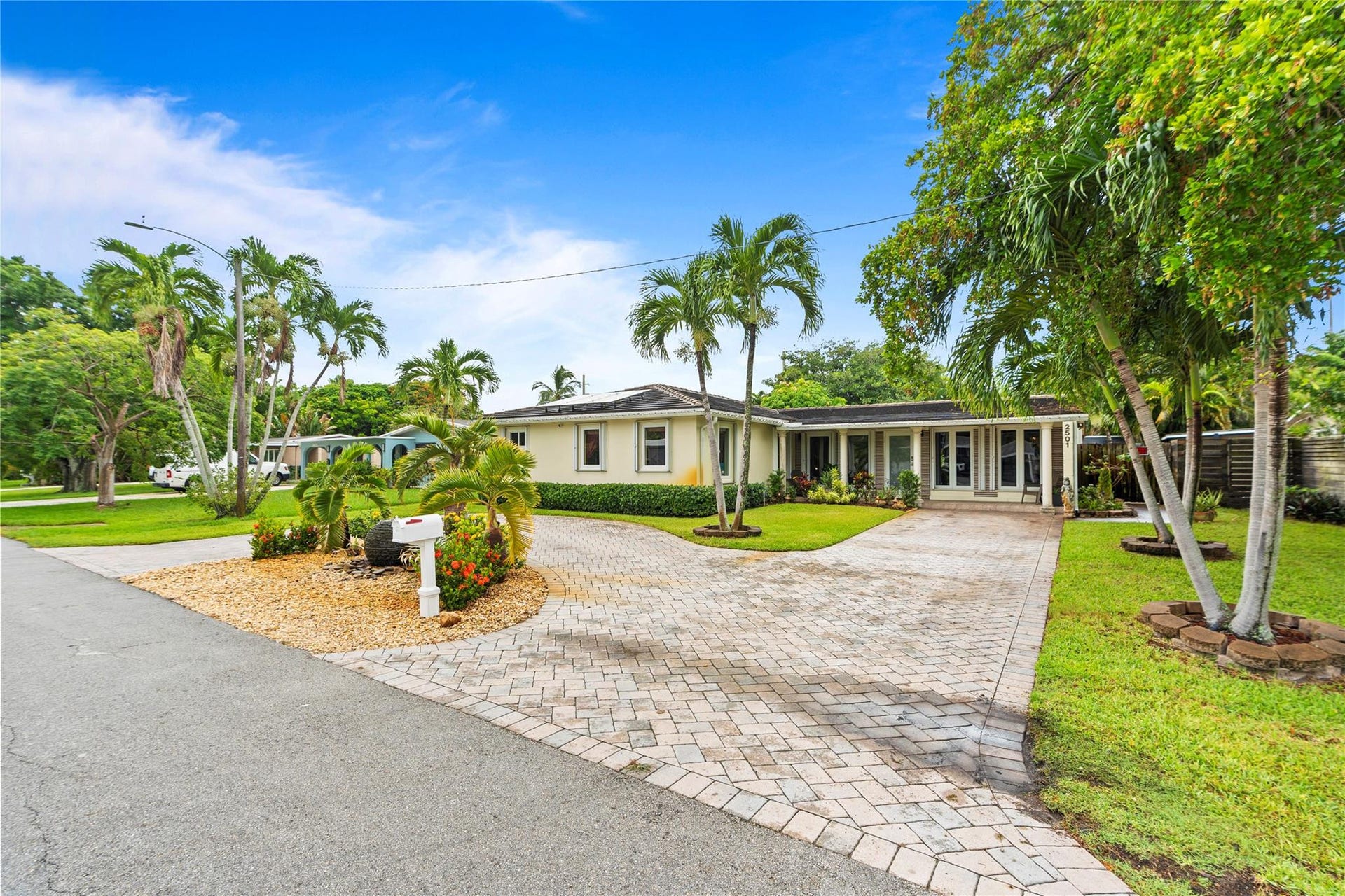 2501 NW 8th Avenue, Wilton Manors, FL 33311 Photo 3