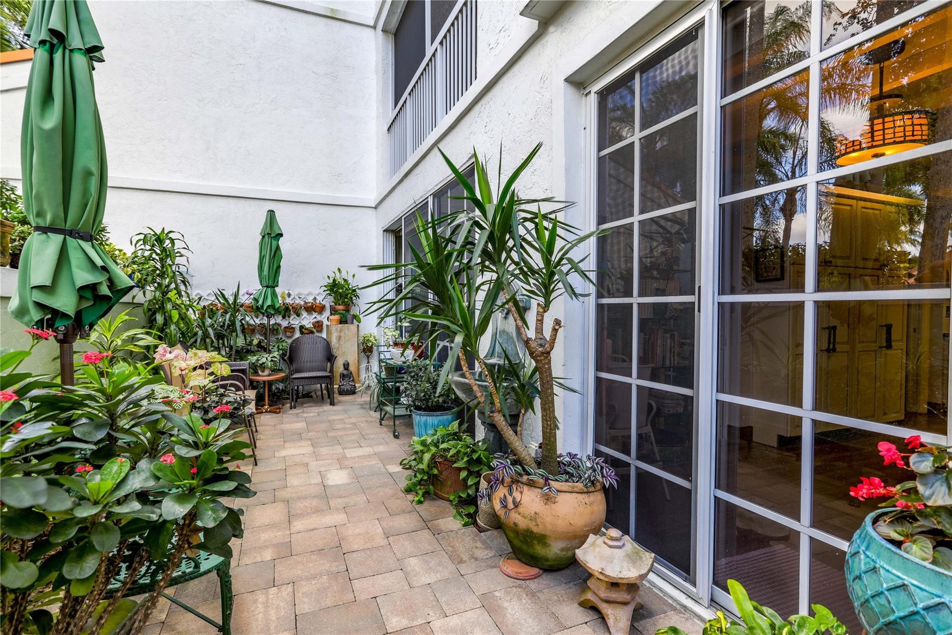4112 W Palm Aire Drive, #121B, Pompano Beach, FL 33069 Patio with kitchen entrance and breakfast room entrance in back