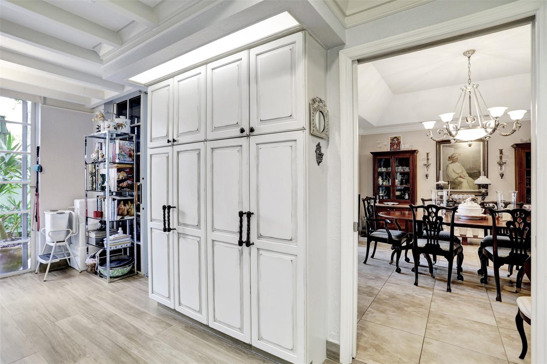 4112 W Palm Aire Drive, #121B, Pompano Beach, FL 33069 Kitchen with dining room to the right