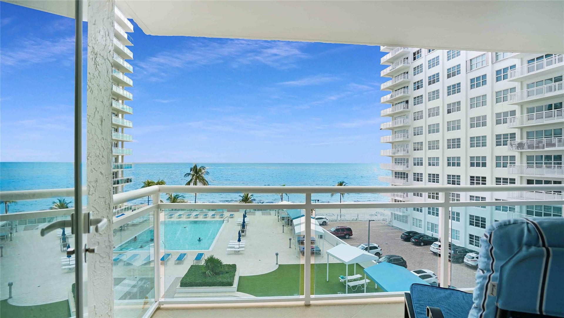 3900 Galt Ocean Drive, #407, Fort Lauderdale, Fort Lauderdale, FL 33308 Direct Ocean views from living/dinning/kitchen