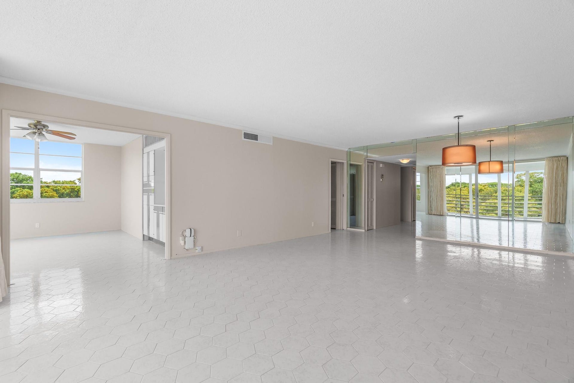 Empty Living Room/Den for scale