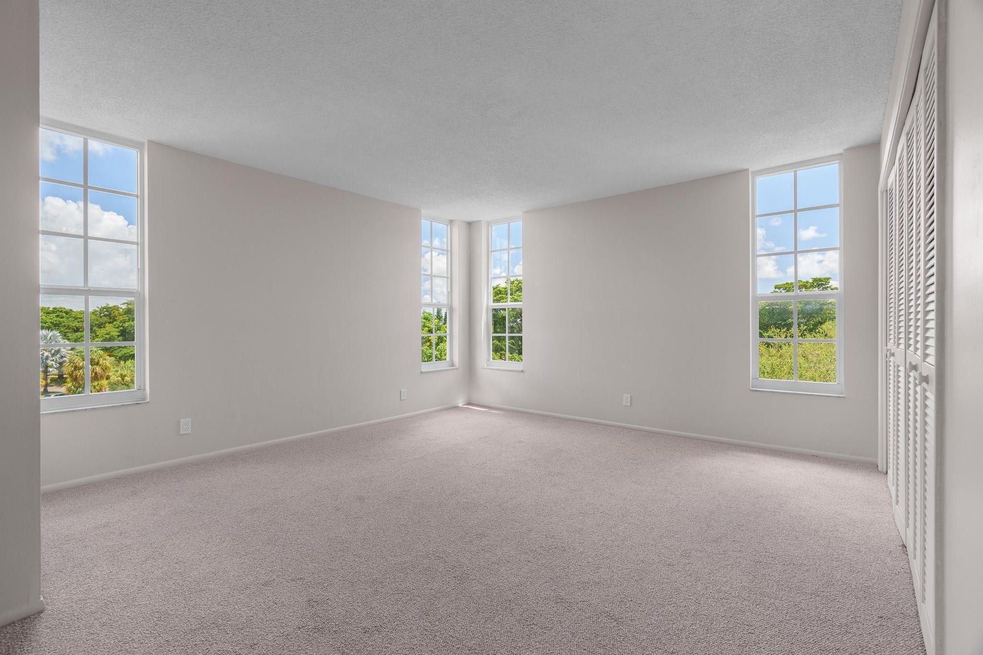 Primary Bedroom unstaged