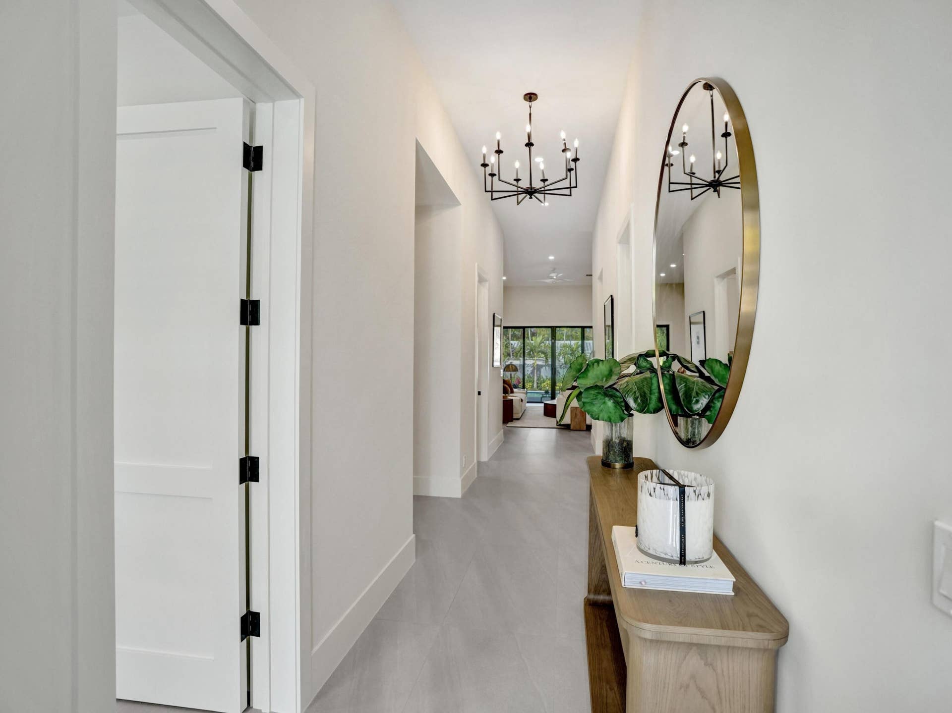 1523 NE 17th Way, Fort Lauderdale, FL 33304 Entry Hallway