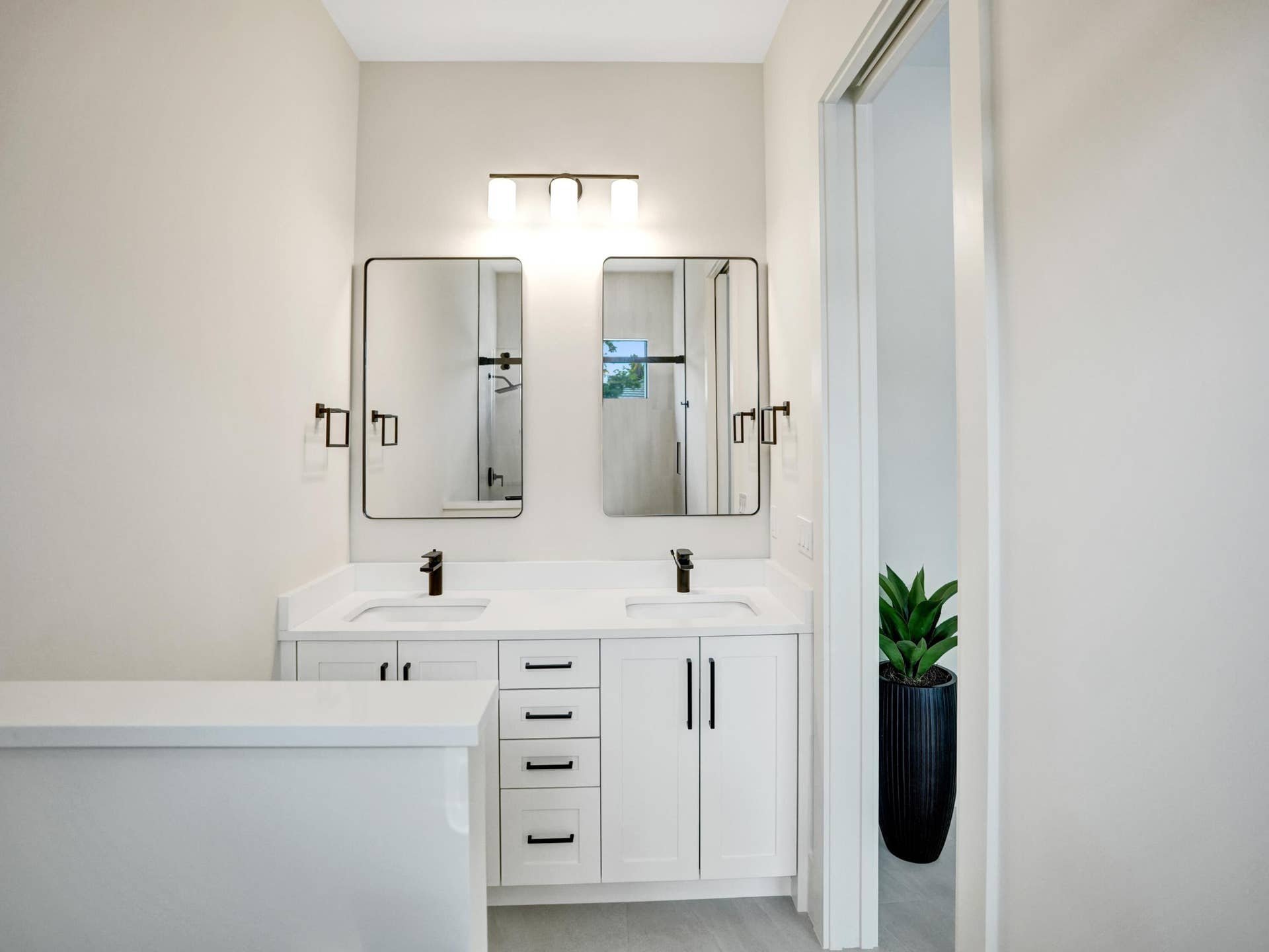 1523 NE 17th Way, Fort Lauderdale, FL 33304 Ensuite #4