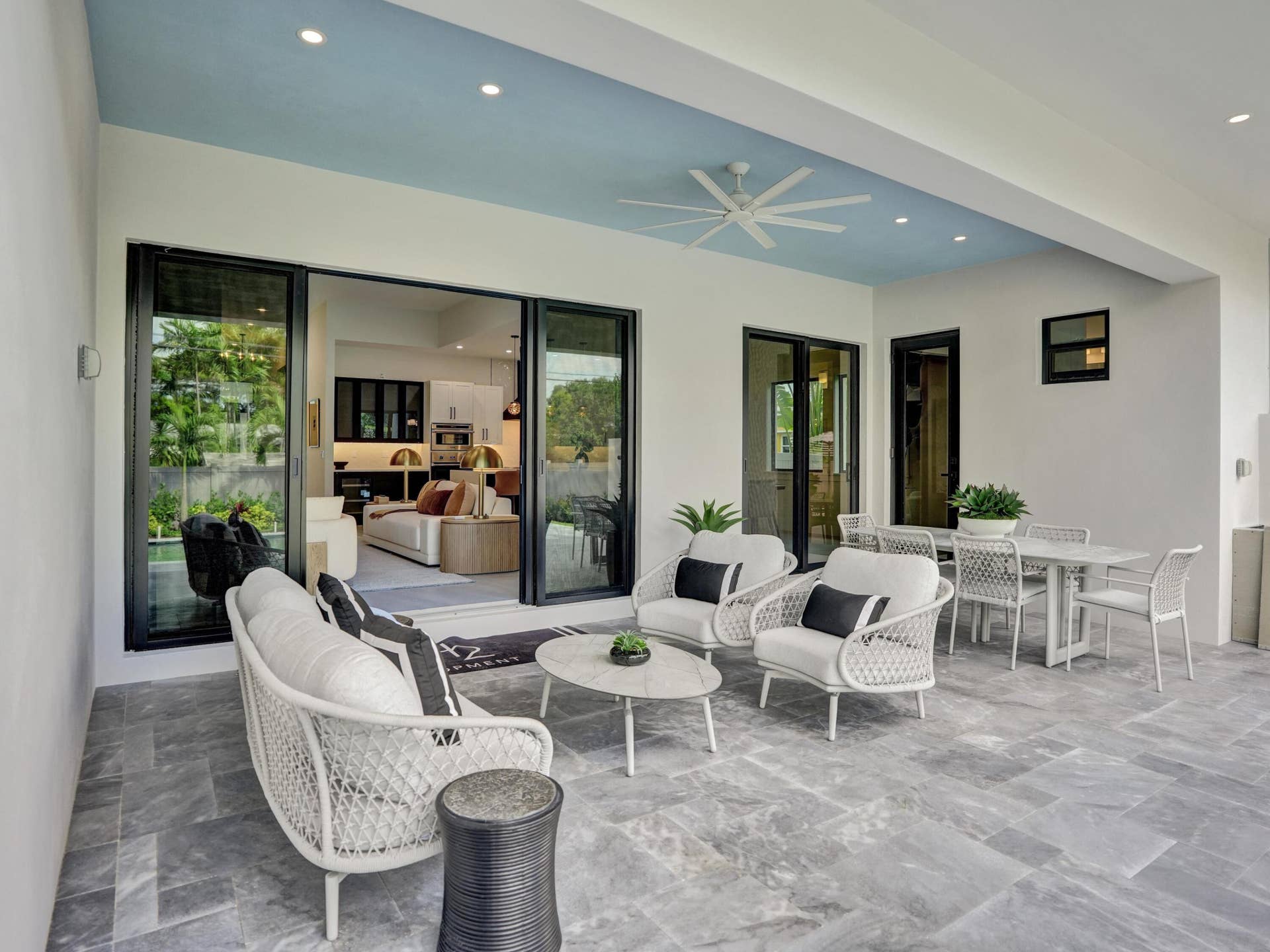 1523 NE 17th Way, Fort Lauderdale, FL 33304 Entertaining poolside