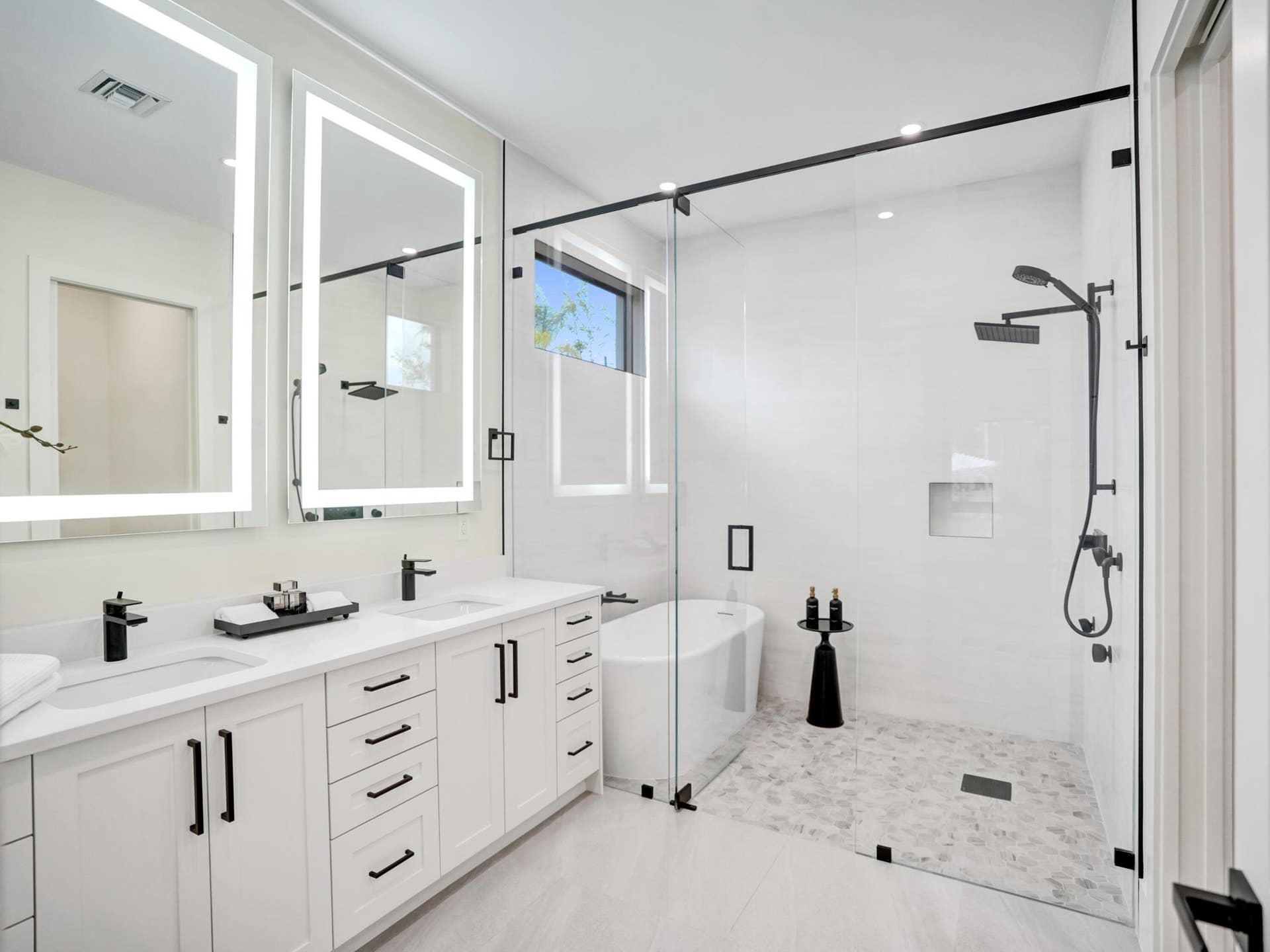 1523 NE 17th Way, Fort Lauderdale, FL 33304 Spa Primary Bath