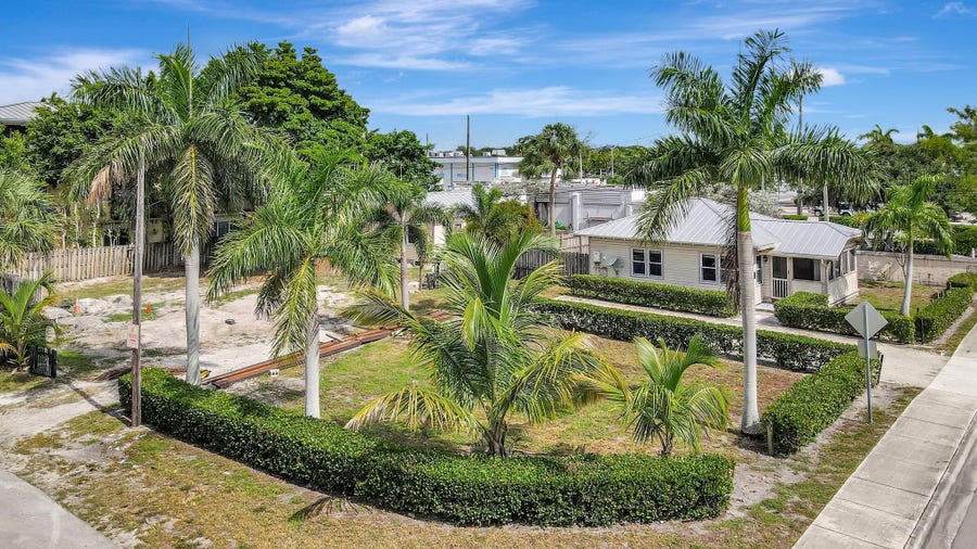 Property photo for 11 SW 11th Avenue, Fort Lauderdale, FL