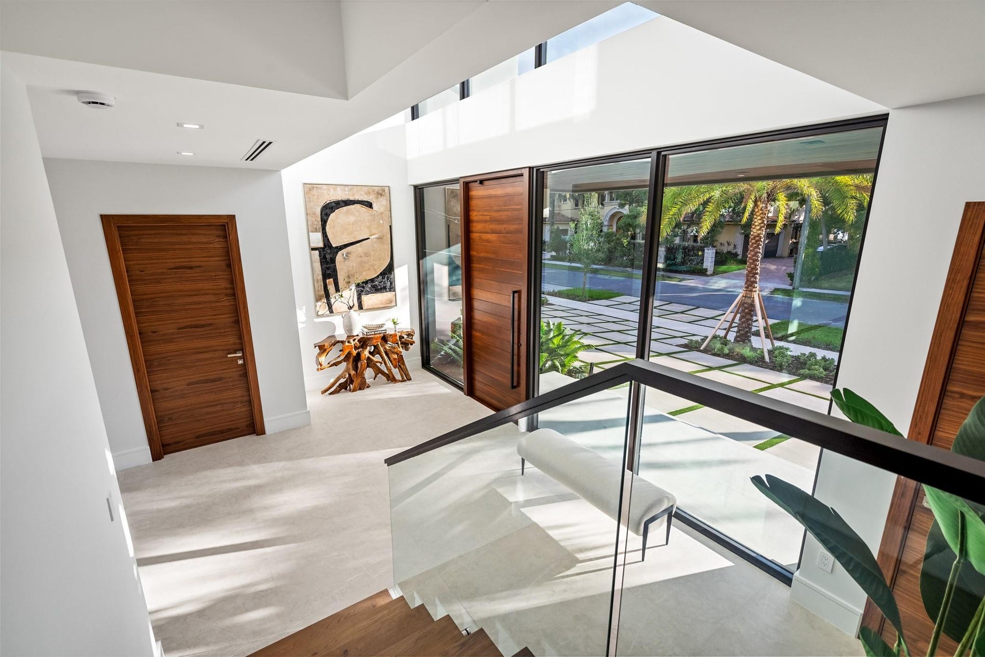 2000 Harbourview Drive, Fort Lauderdale, FL 33316 Foyer of the house.
