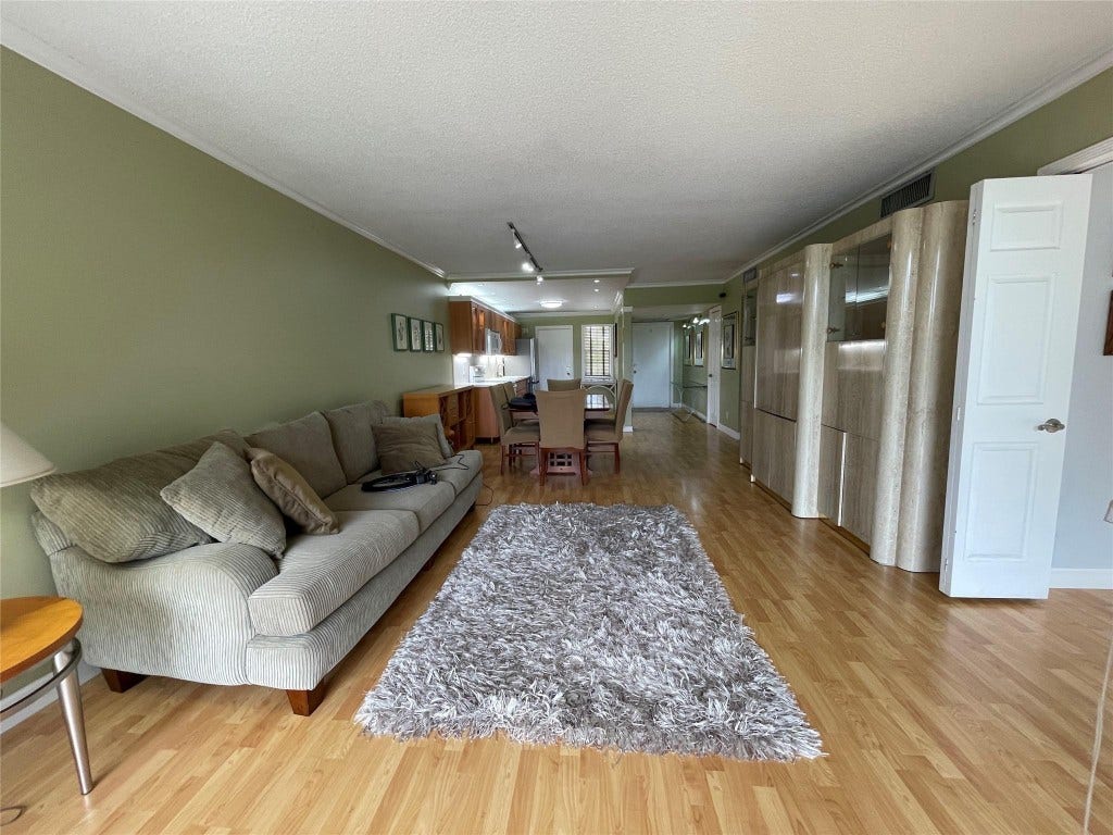 3051 S Palm Aire Drive, #204, Pompano Beach, FL 33069