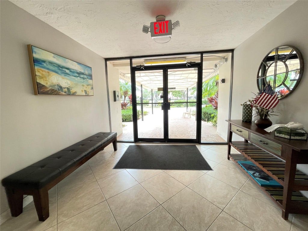 3051 S Palm Aire Drive, #204, Pompano Beach, FL 33069
