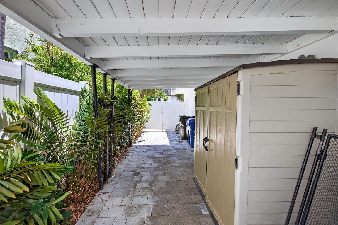 2925 N Atlantic Bl, Fort Lauderdale, FL 33308
