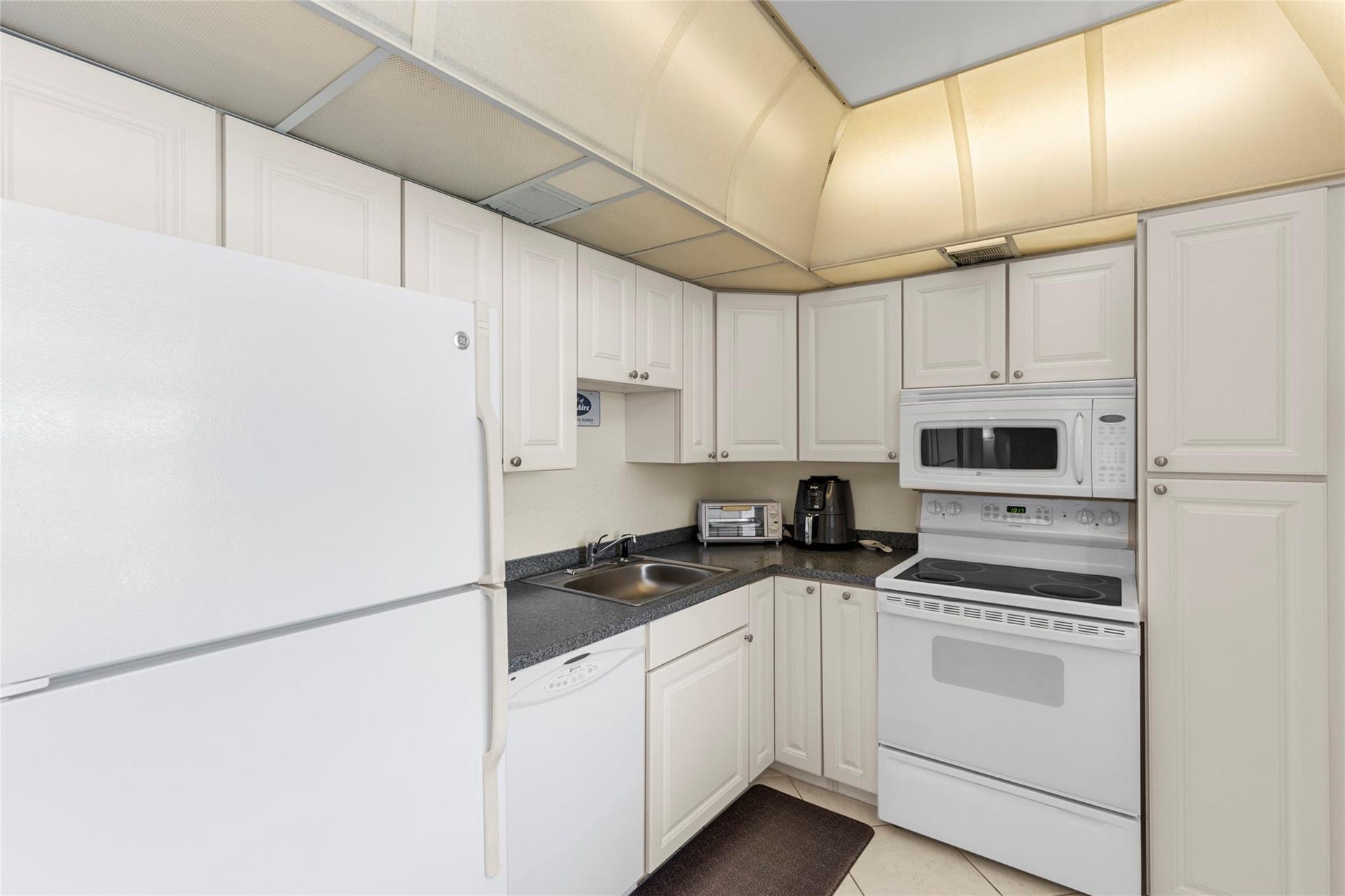 3100 N Palm Aire Drive, #803, Pompano Beach, FL 33069 Photo 14