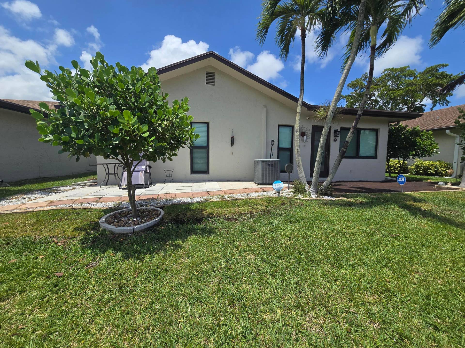 2098 SW 17th Drive, Deerfield Beach, FL 33442 Yard