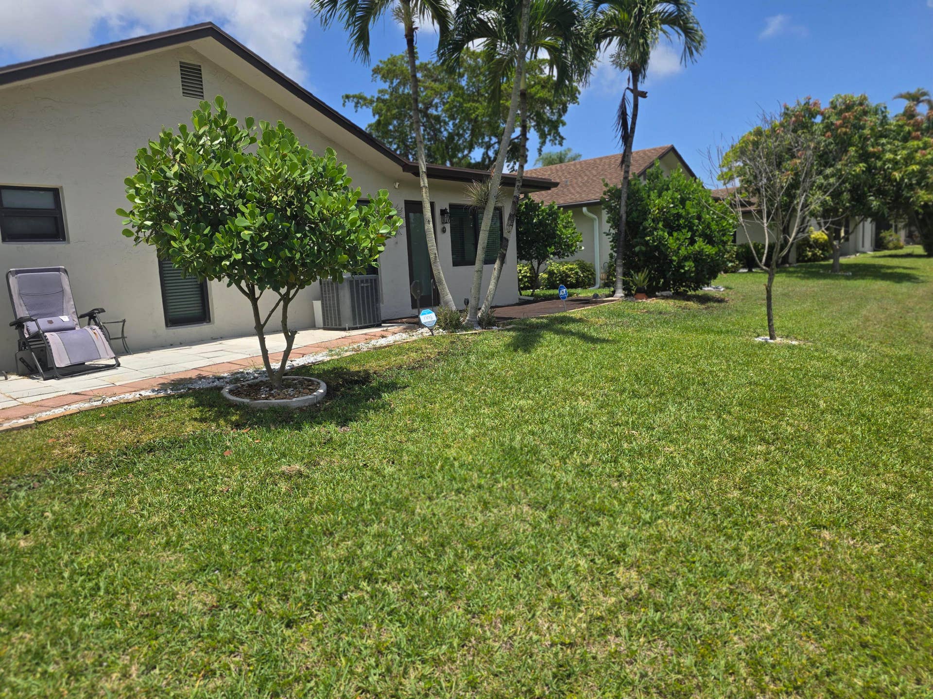 2098 SW 17th Drive, Deerfield Beach, FL 33442 Yard across the back of home