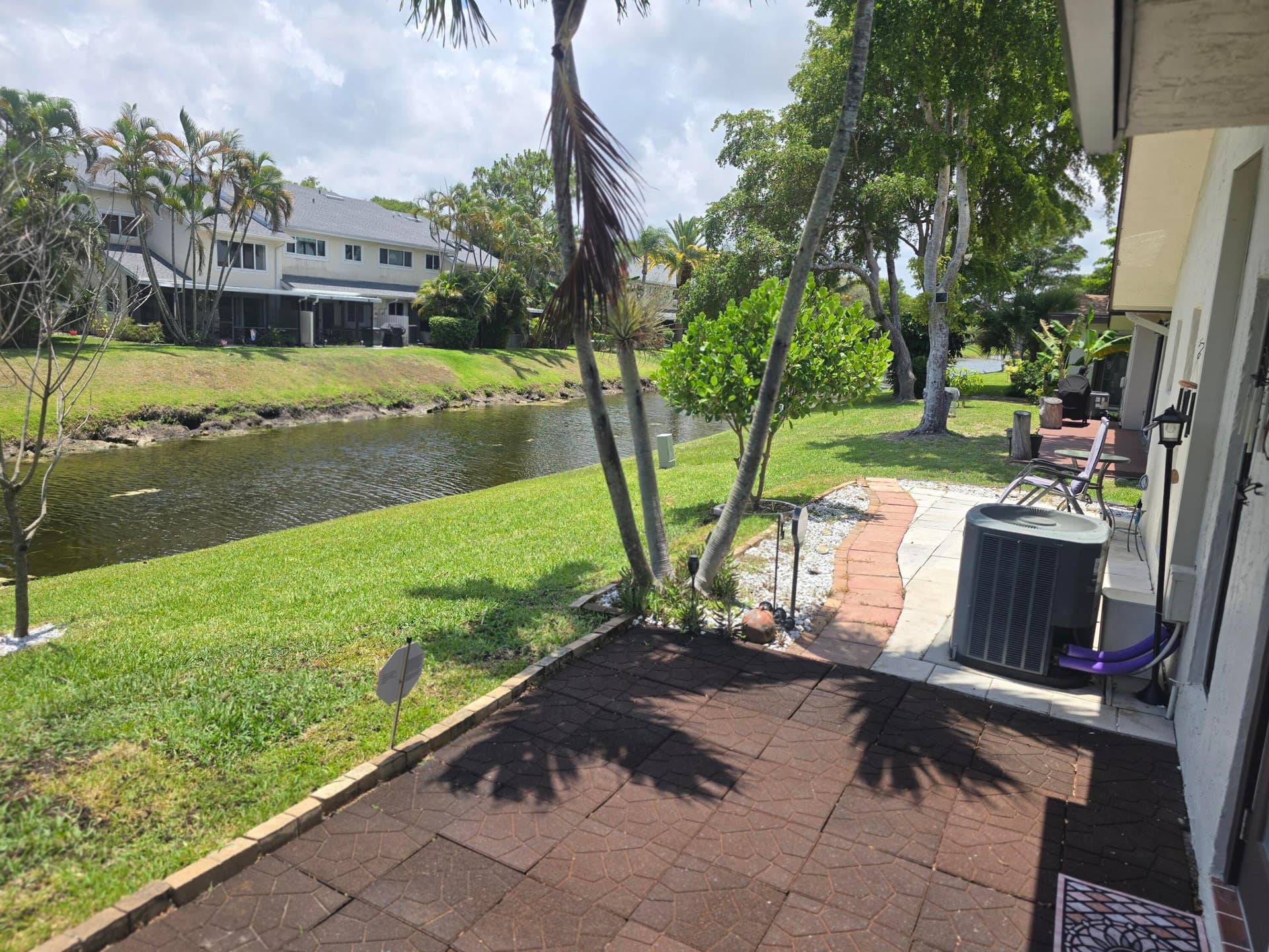 2098 SW 17th Drive, Deerfield Beach, FL 33442 Yard