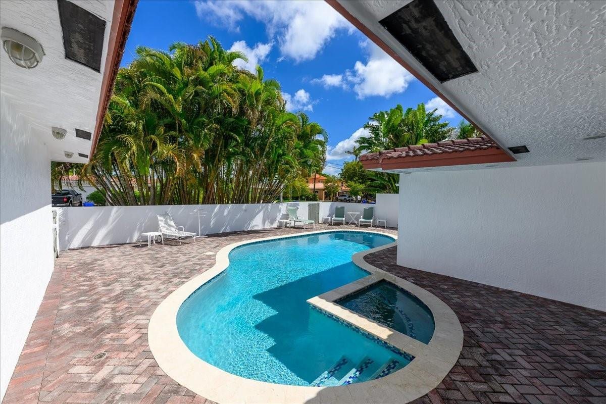 200 SE 11th Street, Pompano Beach, FL 33060 Photo 3
