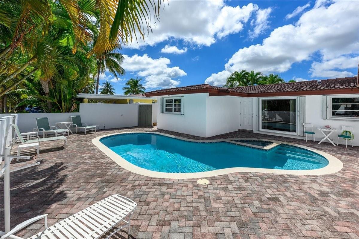 200 SE 11th Street, Pompano Beach, FL 33060 Photo 2