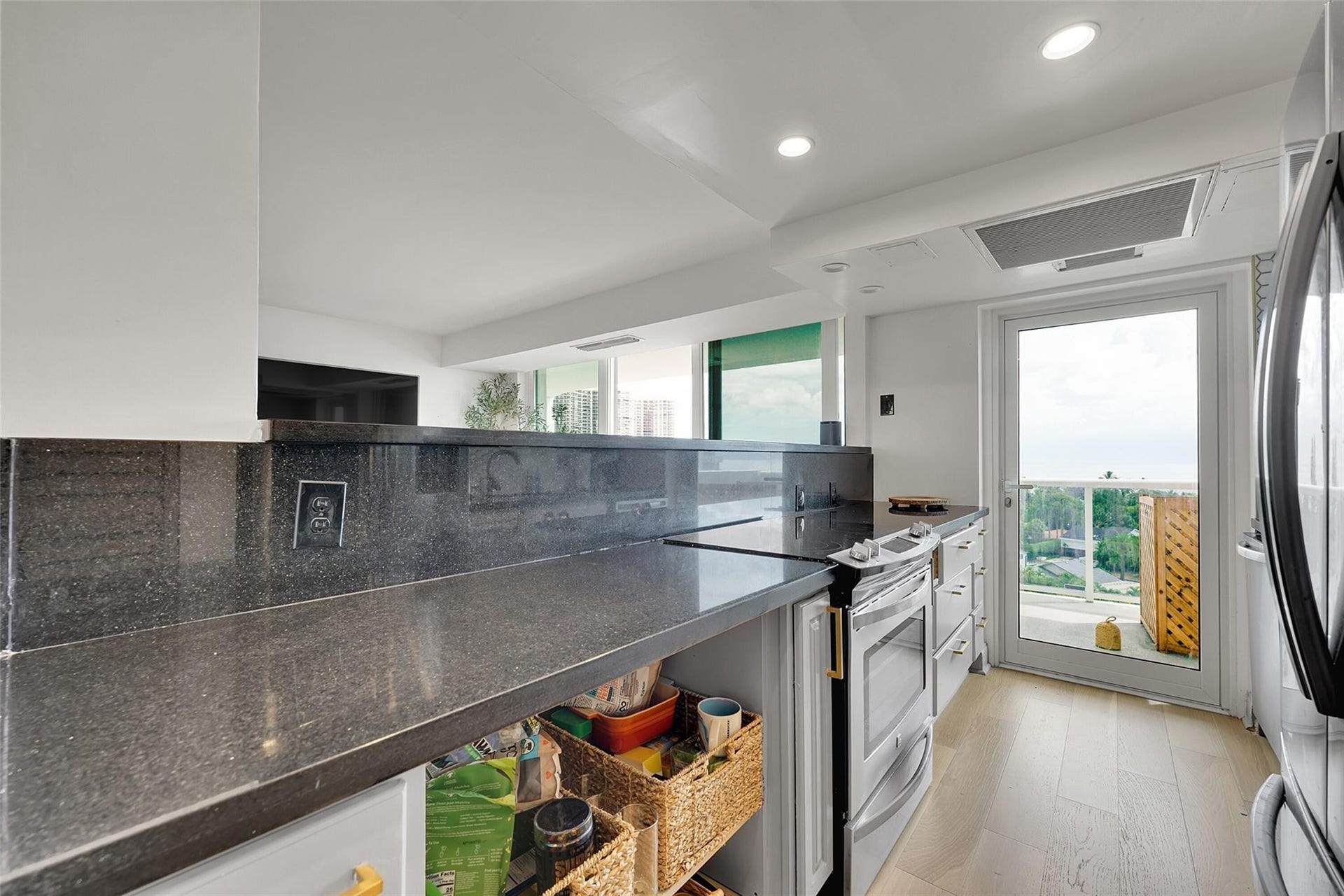 2841 N Ocean Boulevard, #1004, Fort Lauderdale, Fort Lauderdale, FL 33308 Photo 12